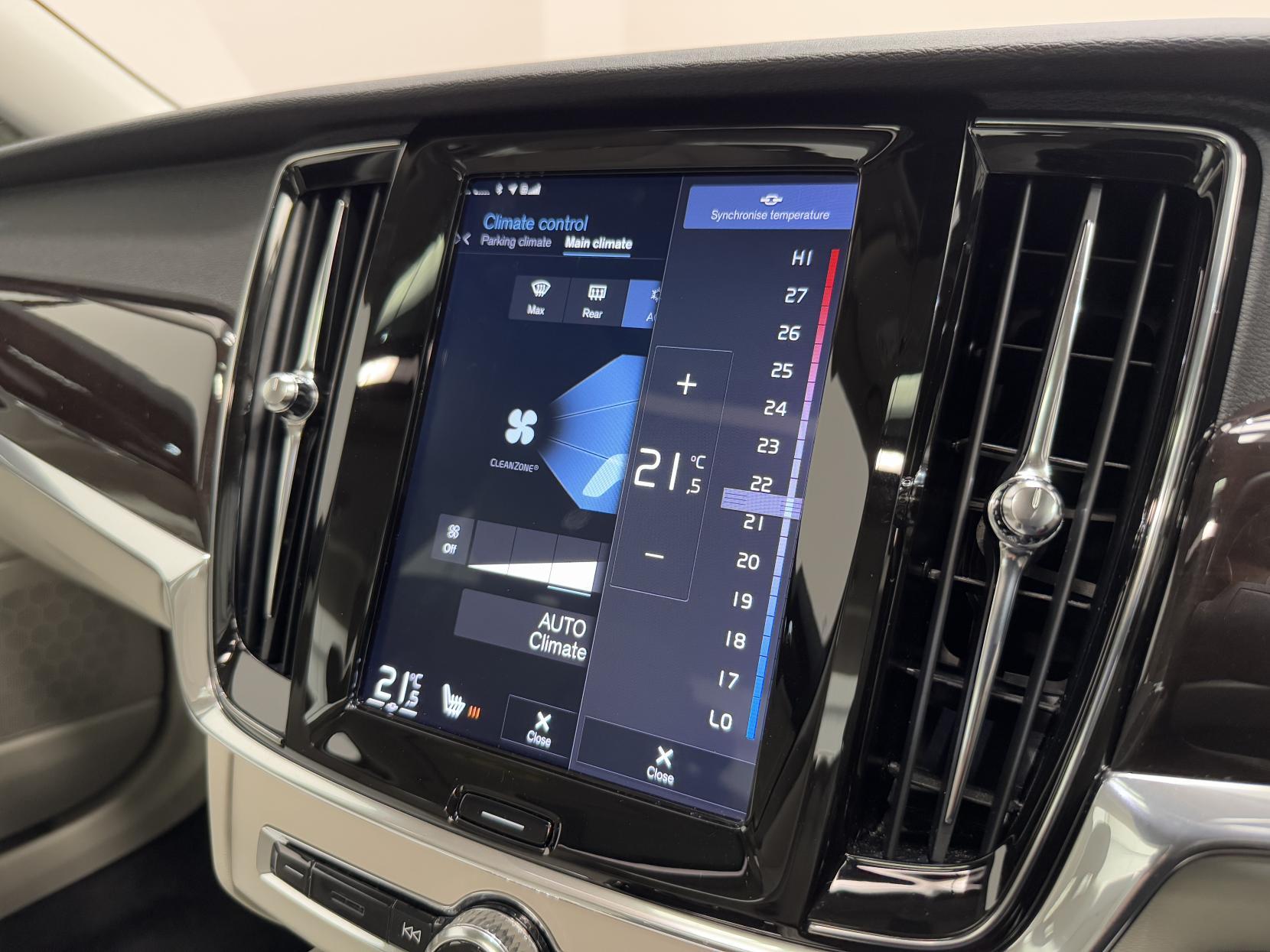 Volvo S90 view 28