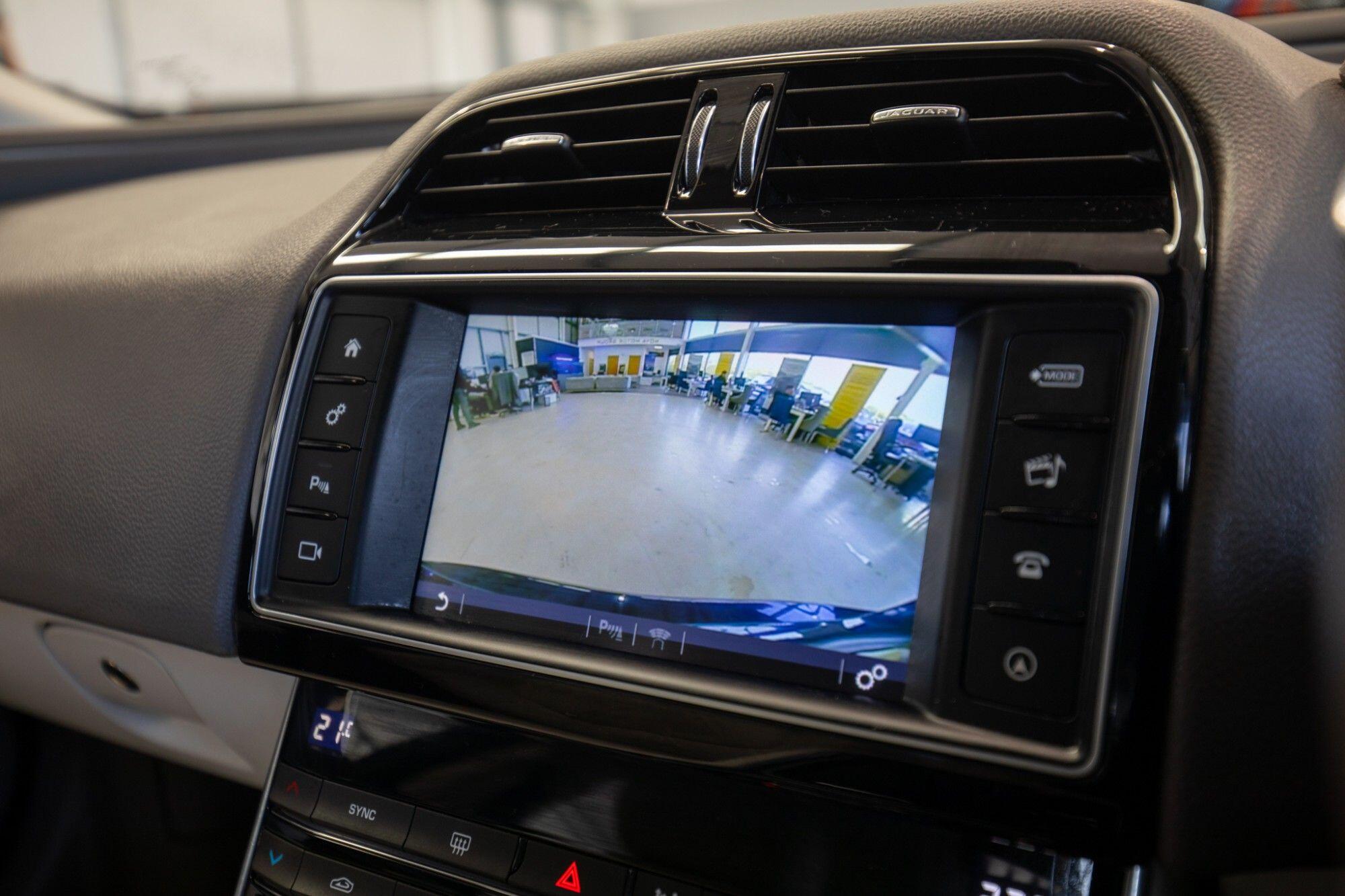 Jaguar Xe view 22