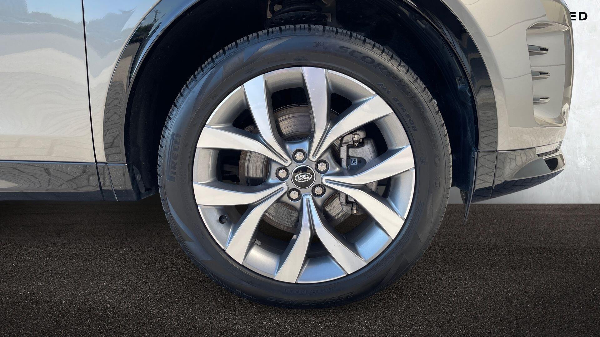 Land Rover Discovery Sport view 8