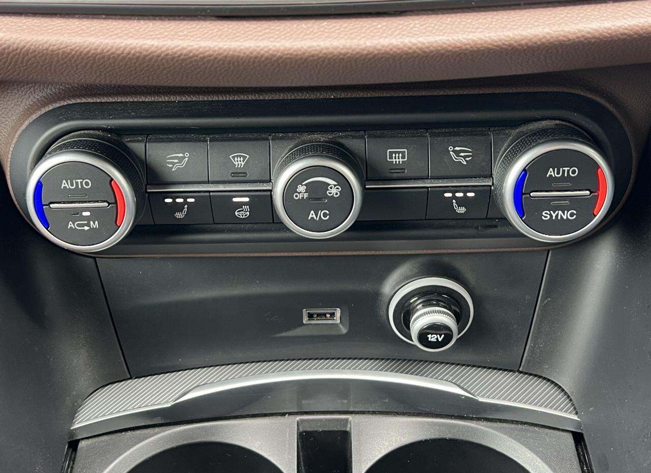 Alfa Romeo Stelvio view 42