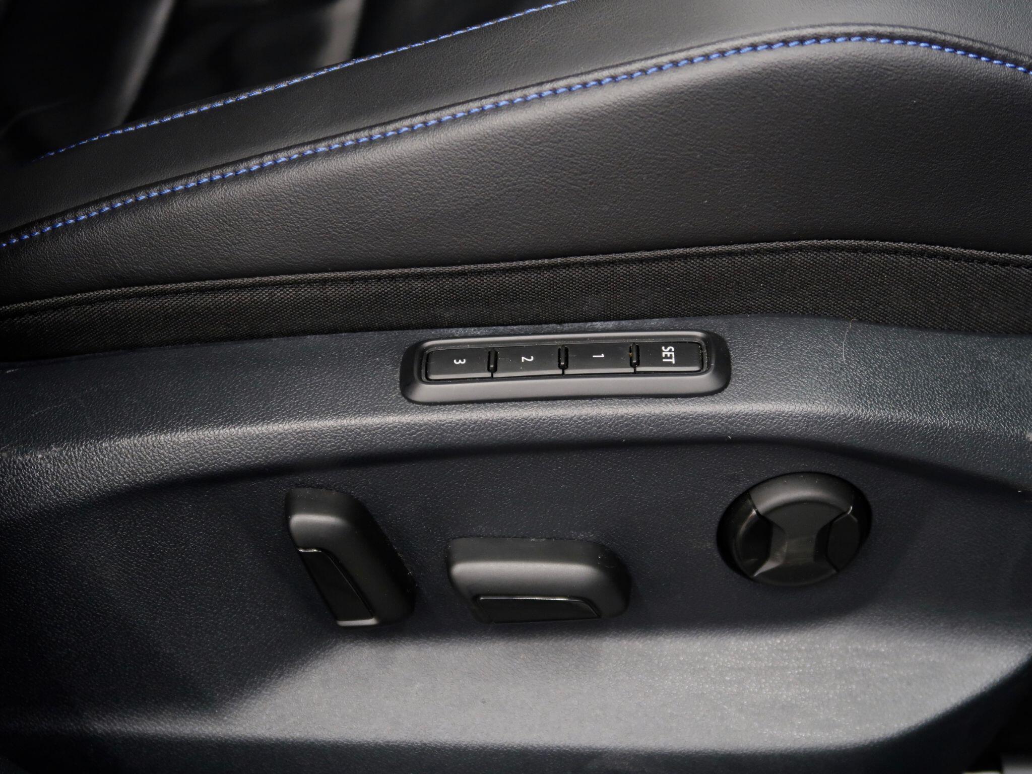 Volkswagen T-Roc view 14