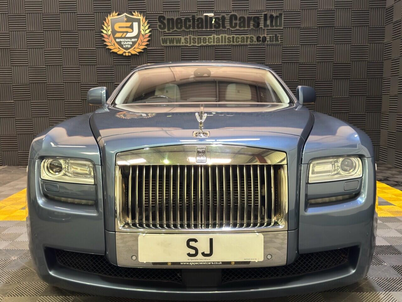 Rolls-Royce Ghost view 2