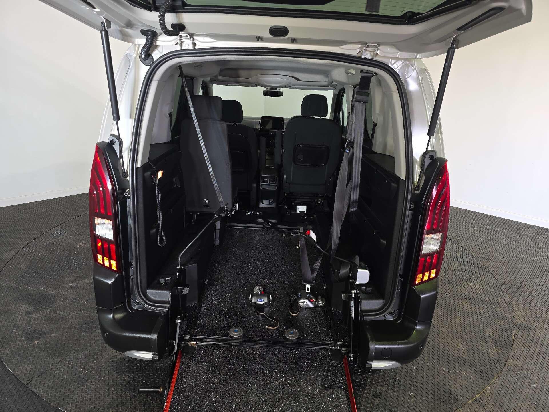 Peugeot Rifter view 41