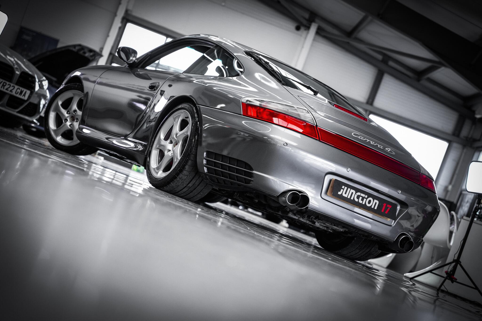 Porsche 911 view 8
