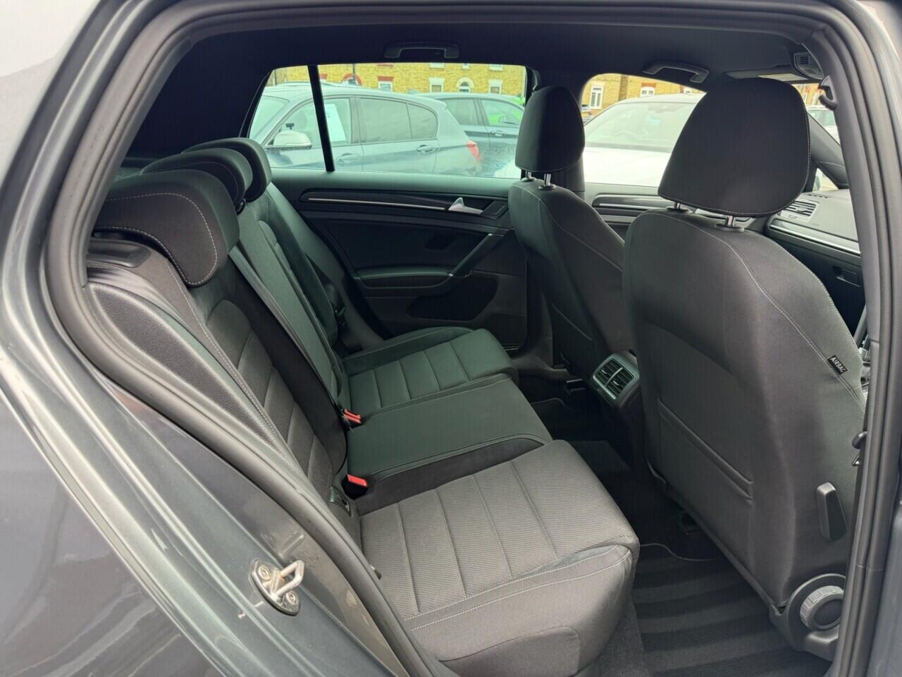 Volkswagen Golf view 18