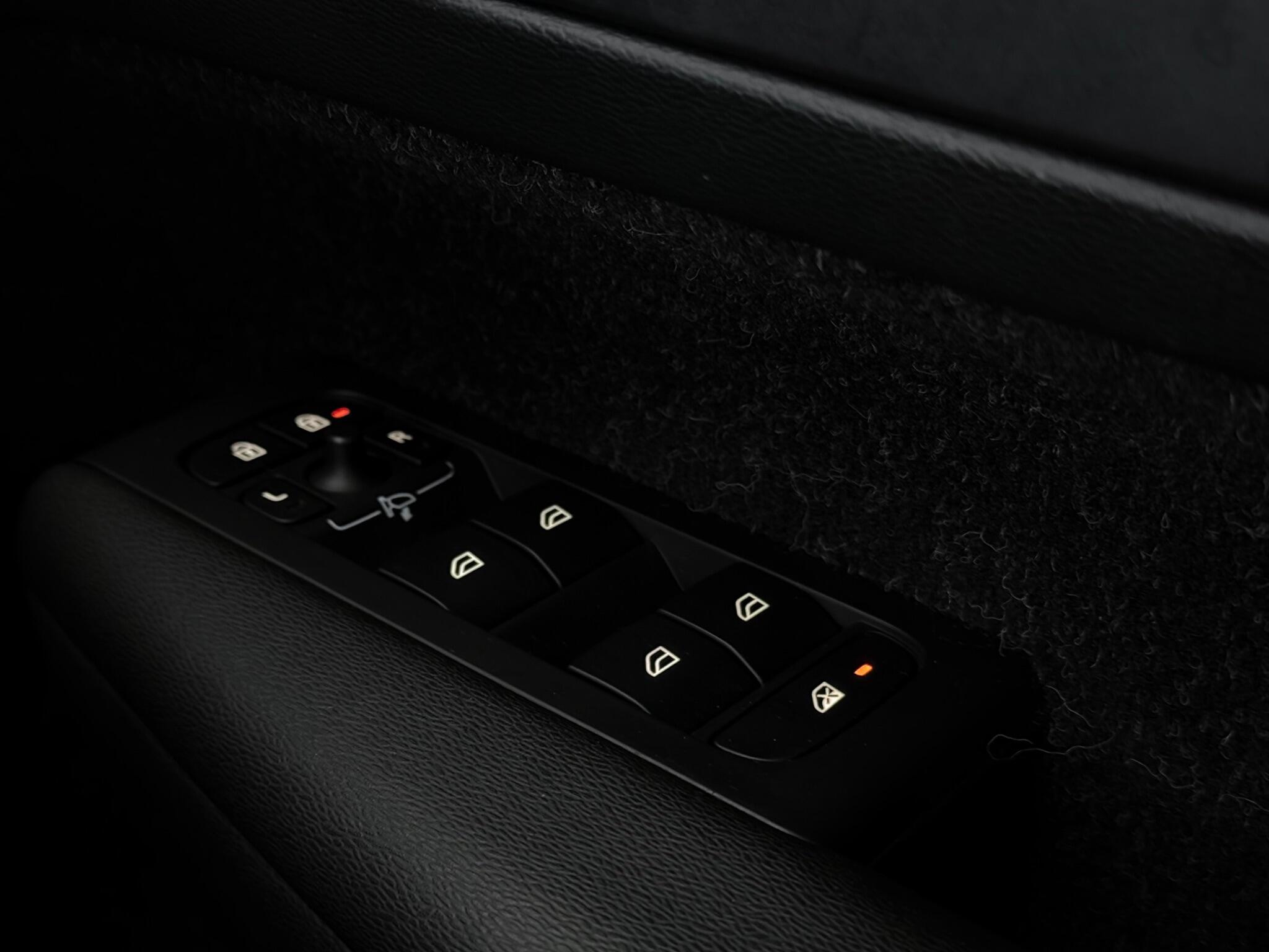 Volvo XC40 view 16