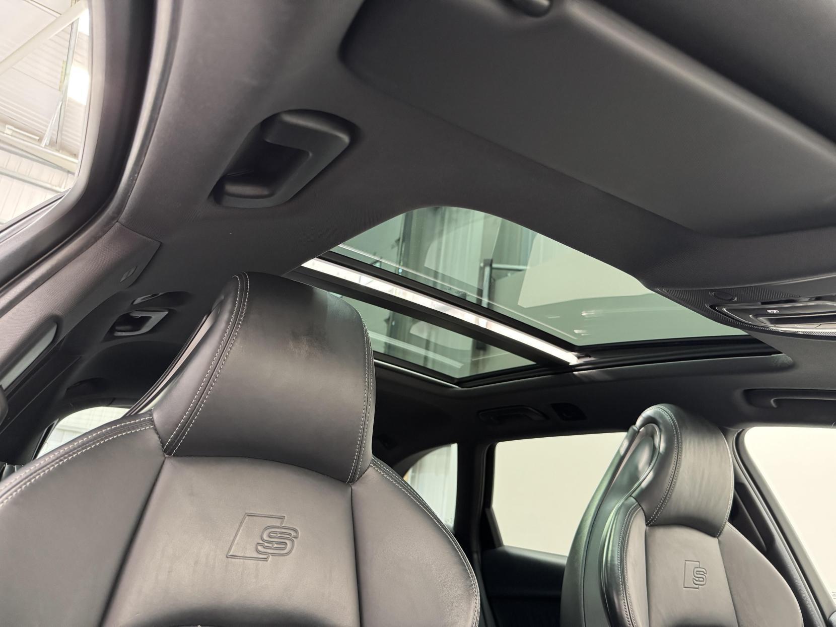 Audi S4 Avant view 25