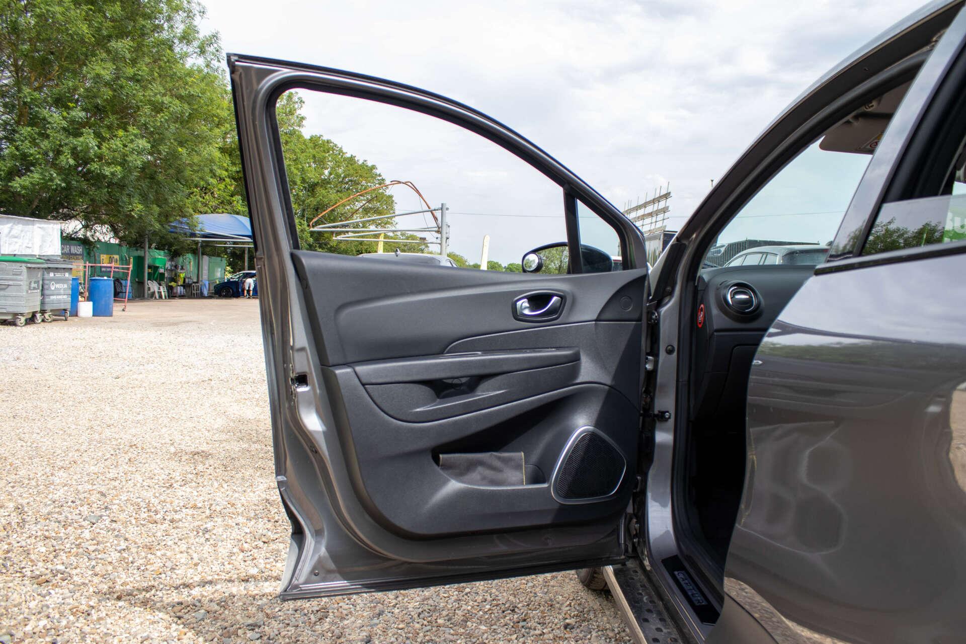 Renault Captur view 32