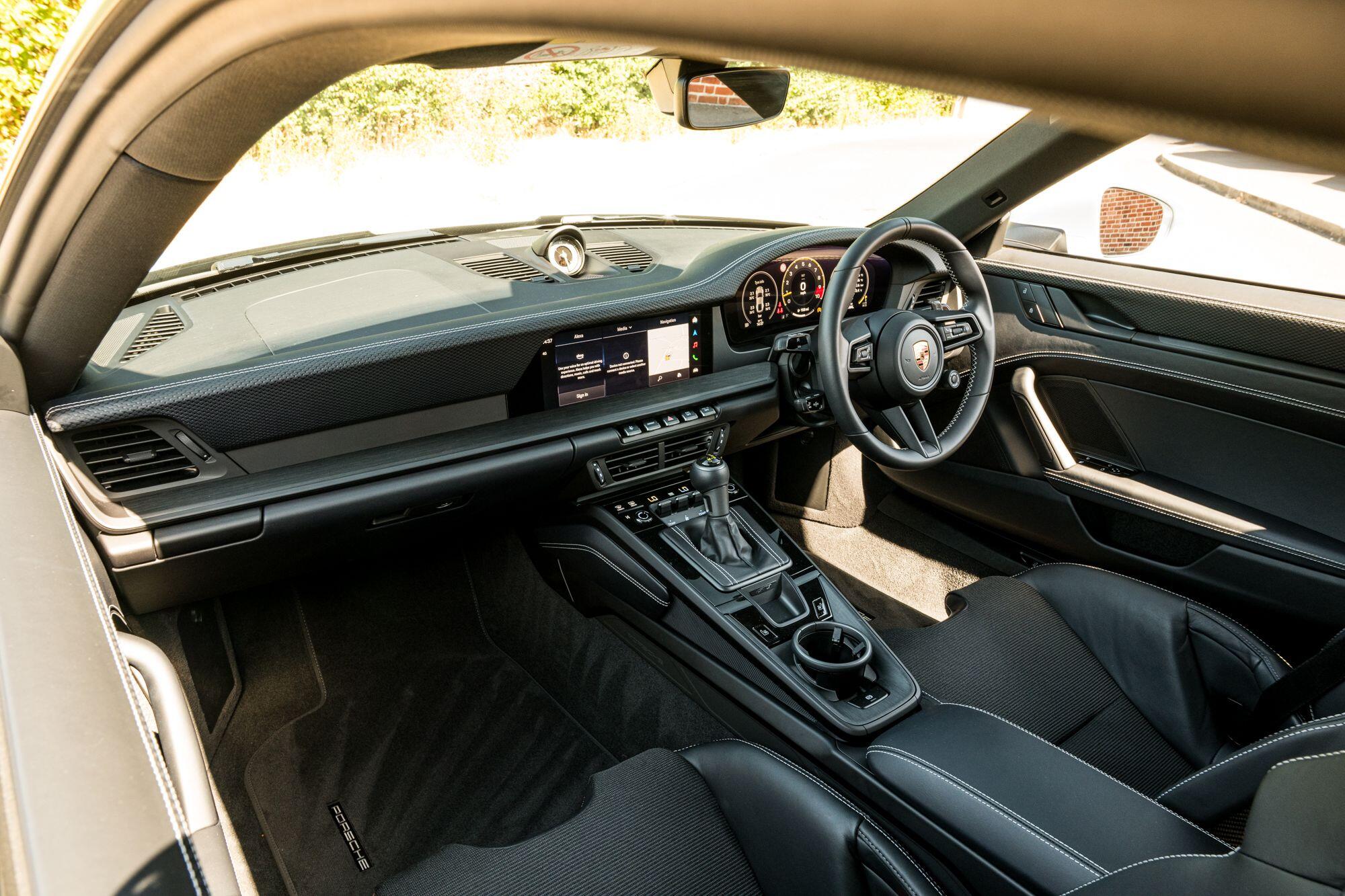 Porsche 911 view 34