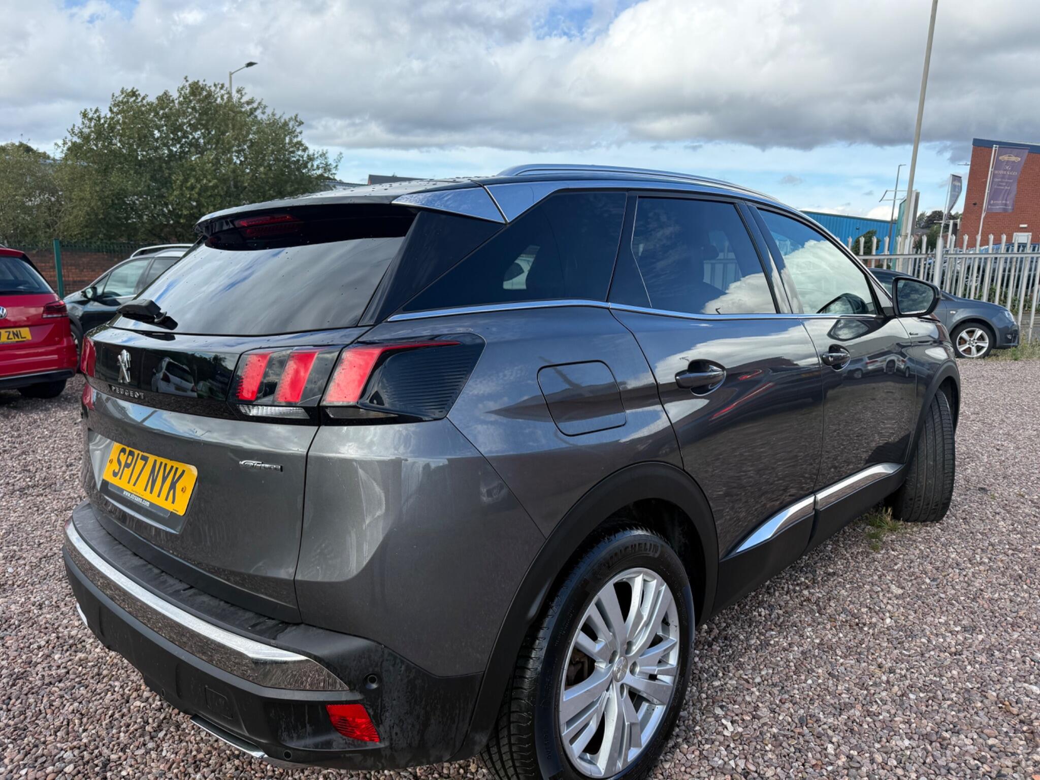 Peugeot 3008 view 11