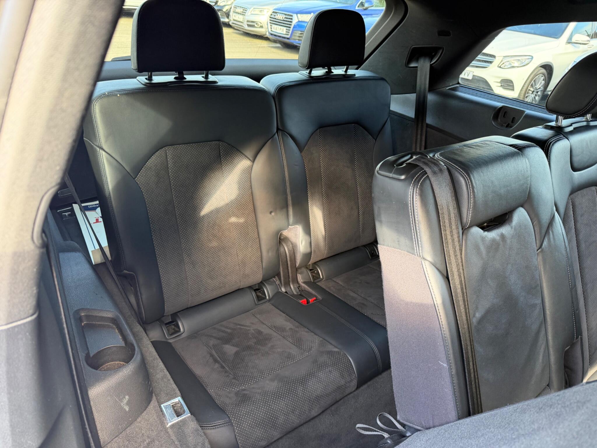 Audi Q7 view 19