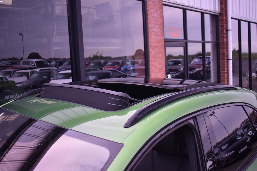 Porsche Macan view 28