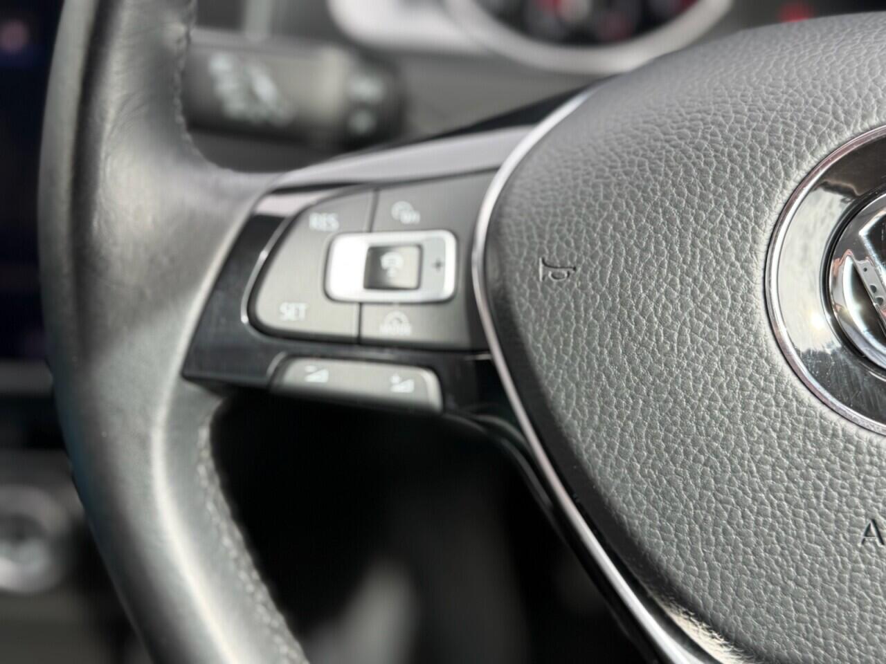 Volkswagen Golf view 27