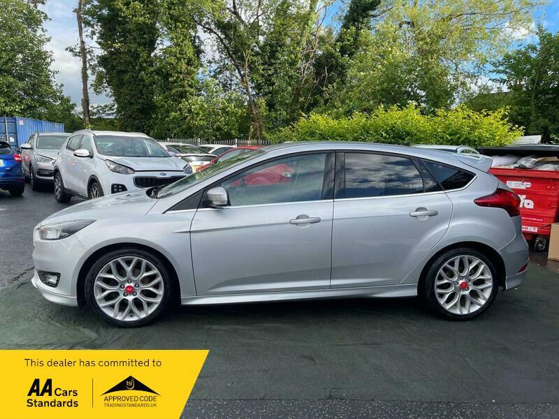 2016 Ford Focus image 15