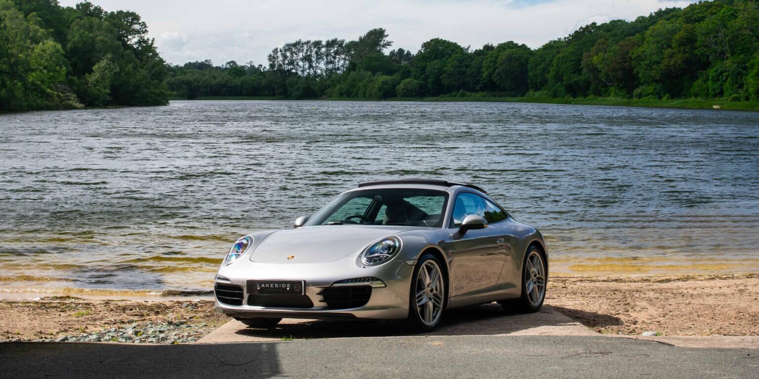 Porsche 911 view 3