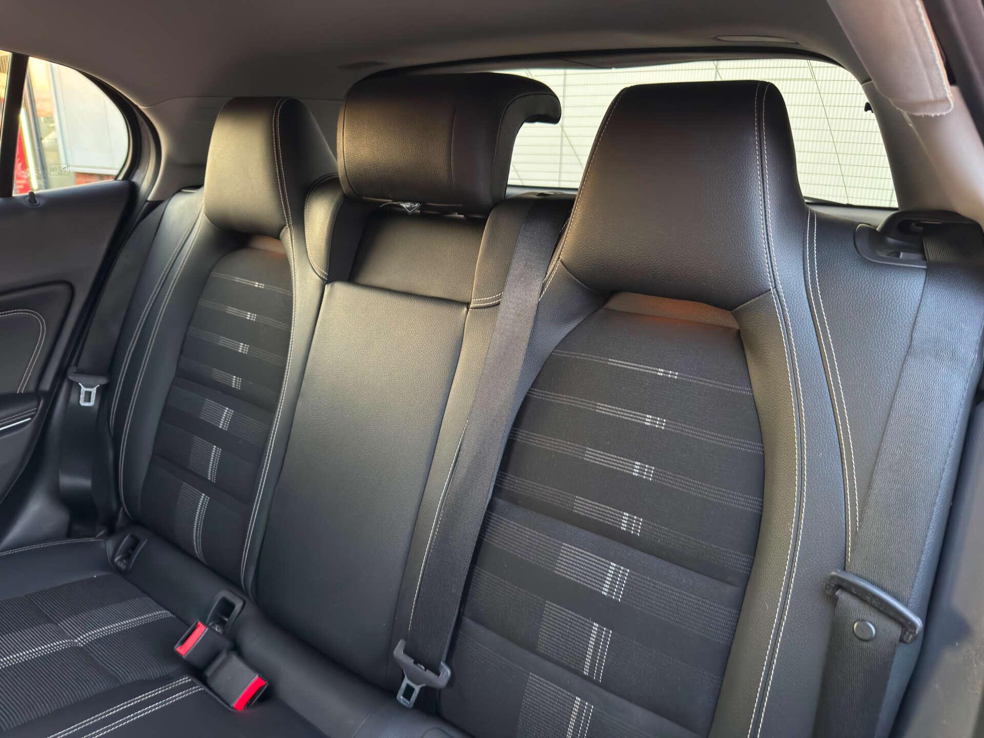 Mercedes-Benz Gla view 32