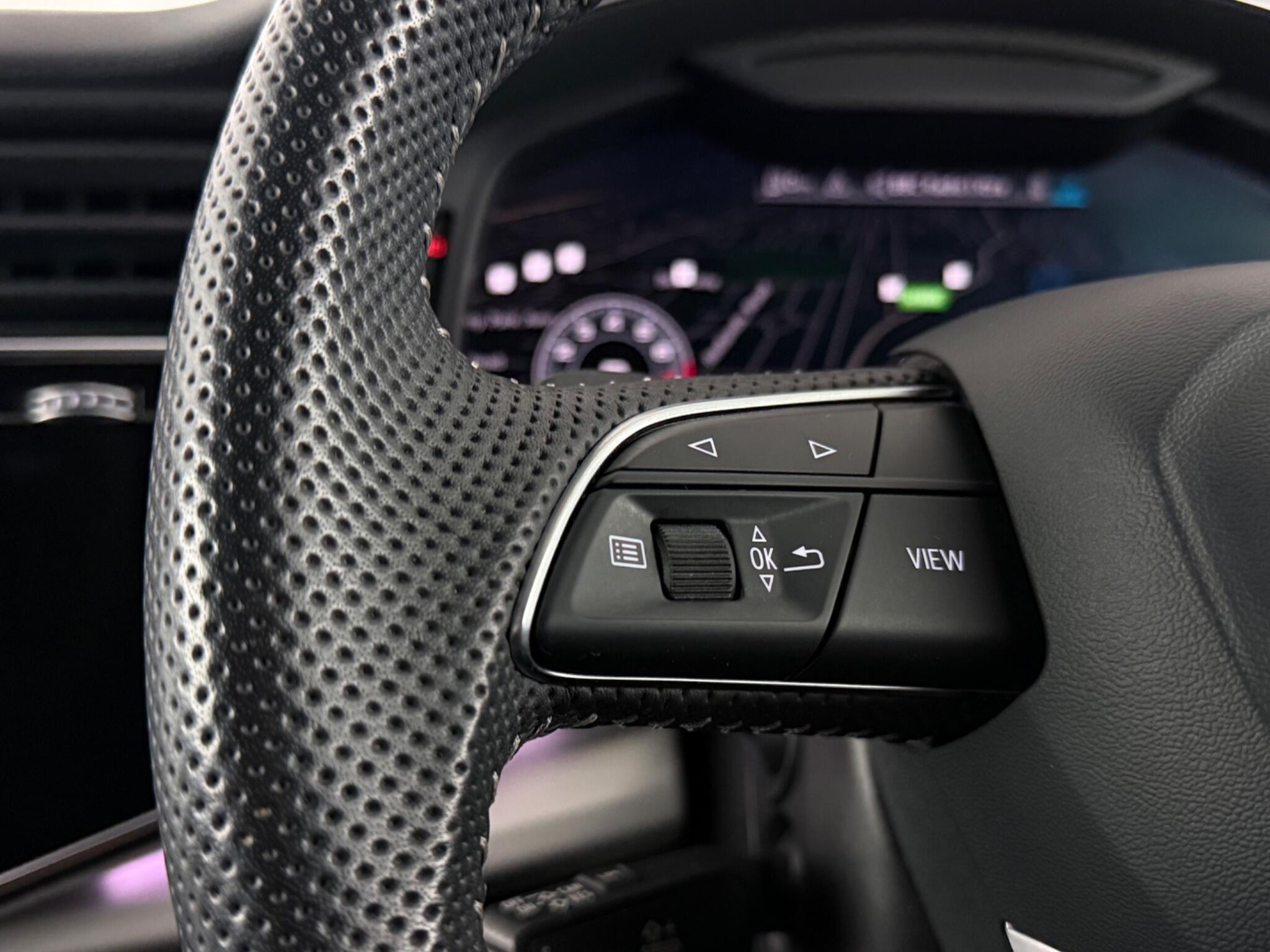 Audi Q7 view 11