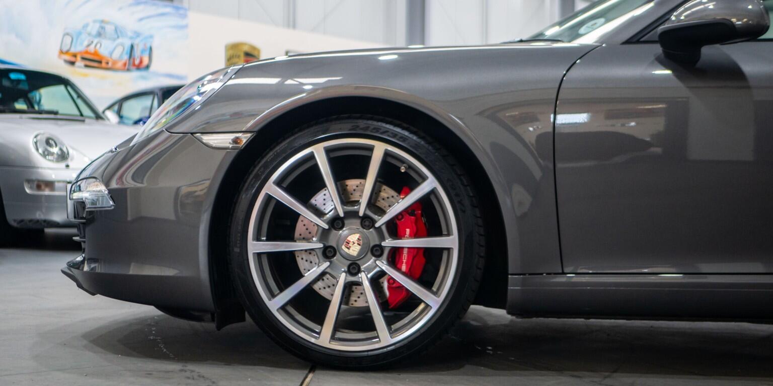 Porsche 911 view 9