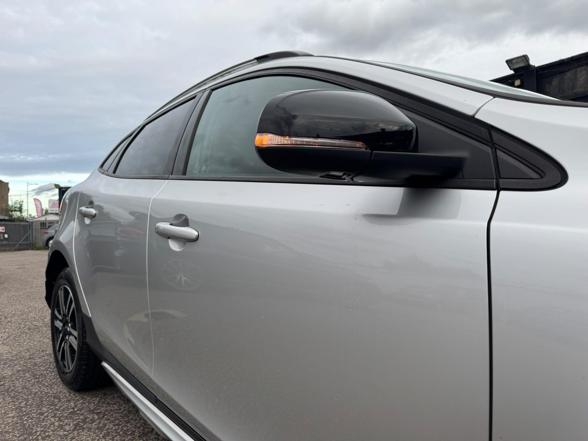 Volvo V40 Cross Country view 39