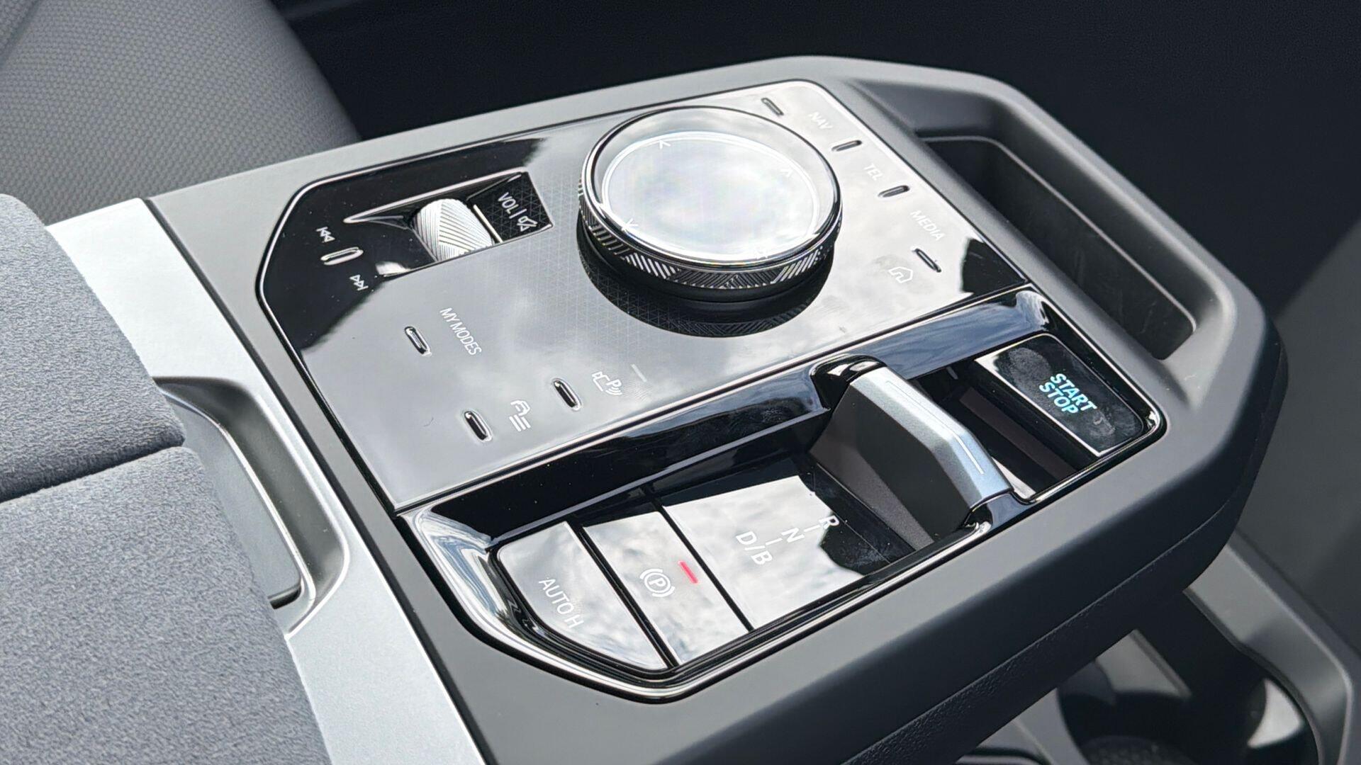 BMW Ix view 10