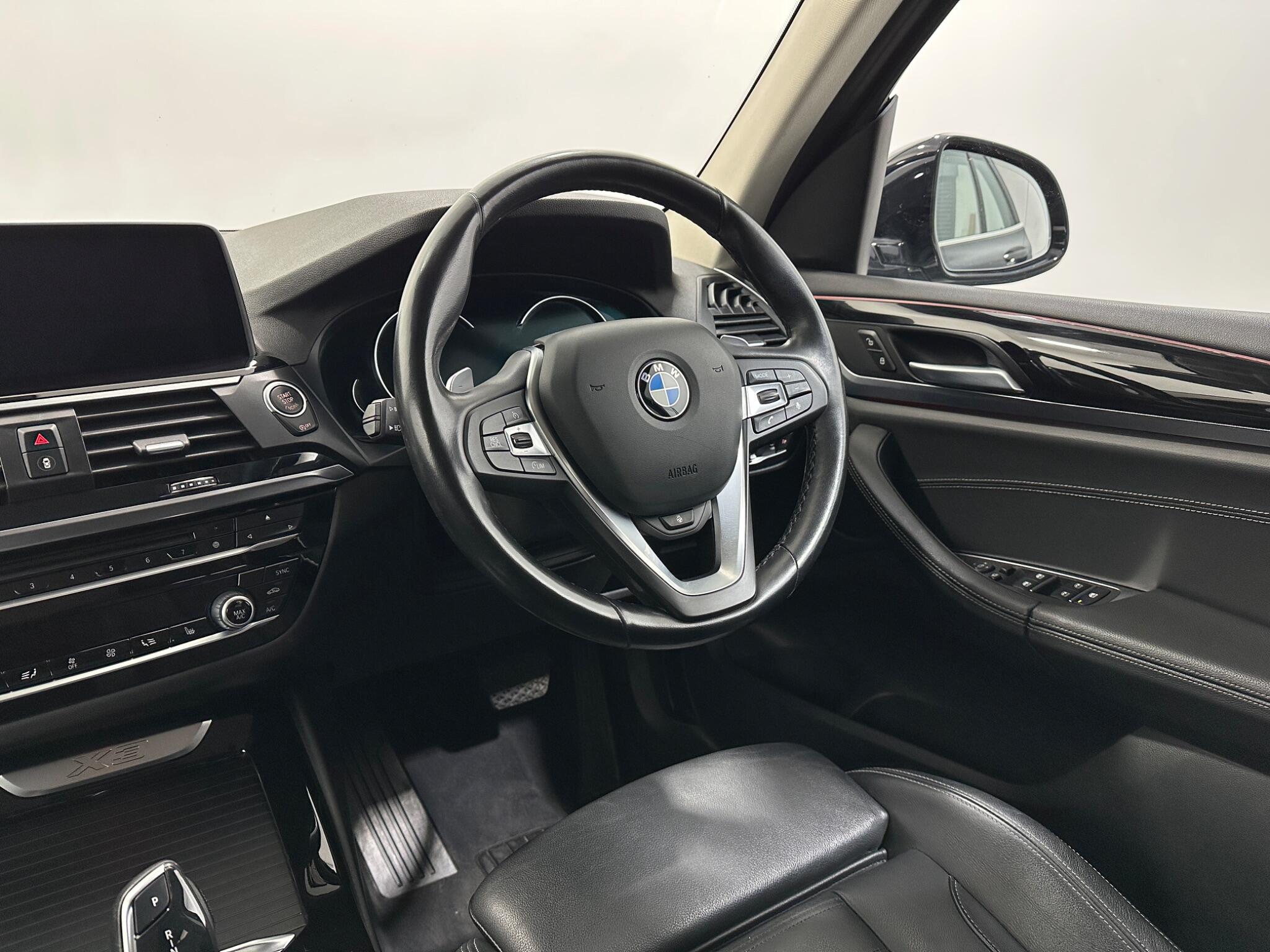 BMW X3 view 12