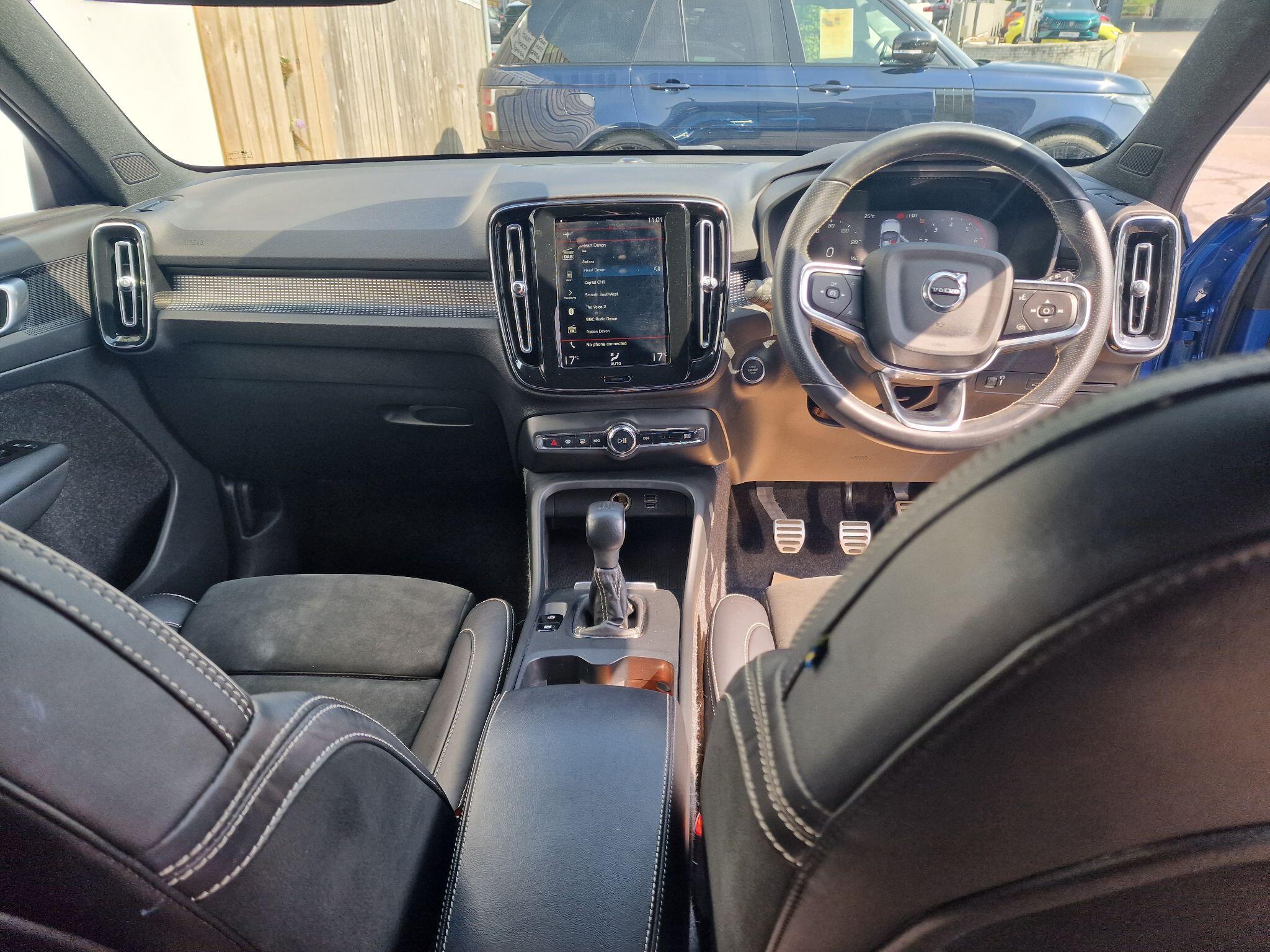 Volvo XC40 view 14