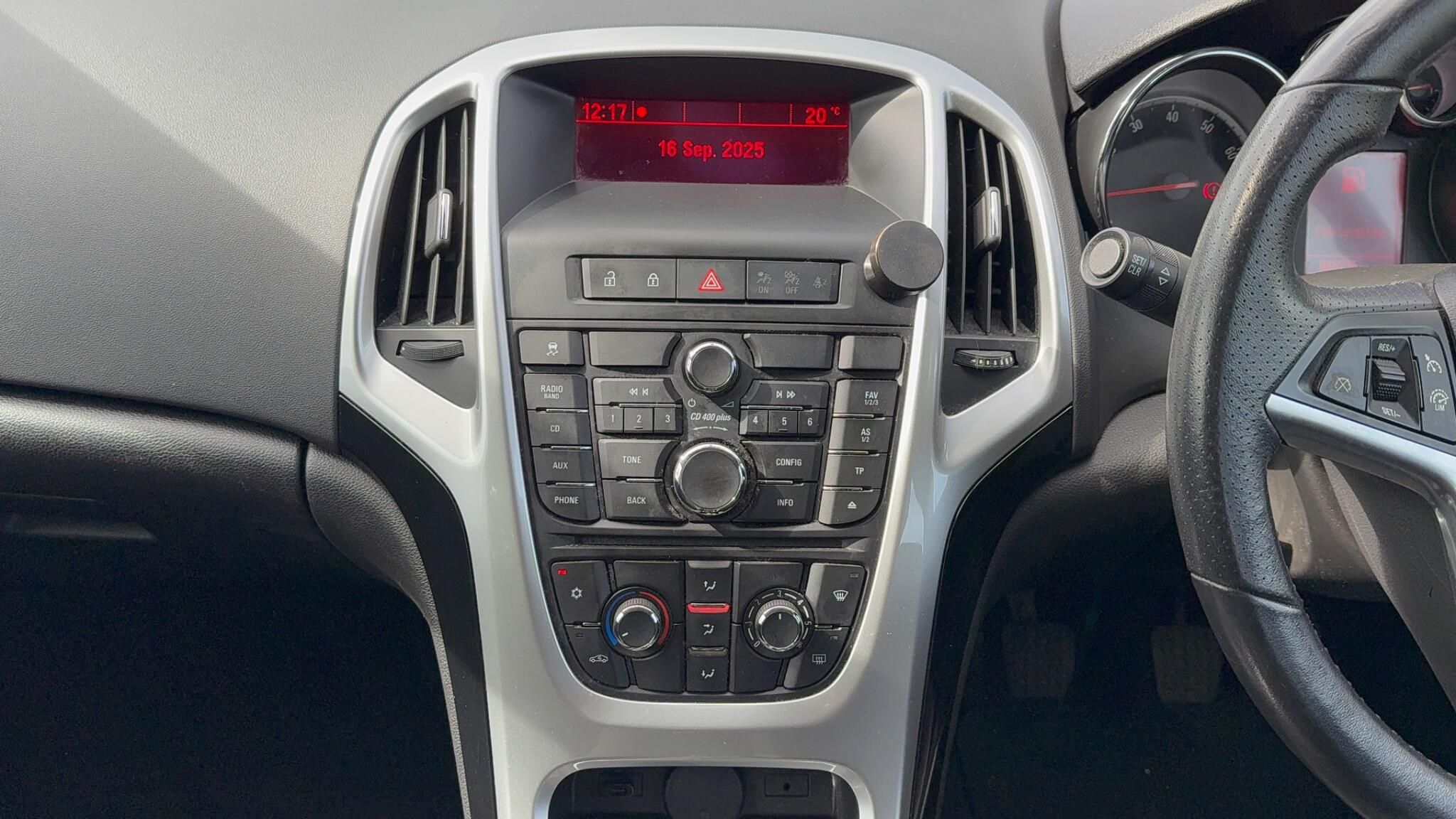 2015 Vauxhall Astra 1.6i SRi Euro 6 5dr • 60,200 miles image 14