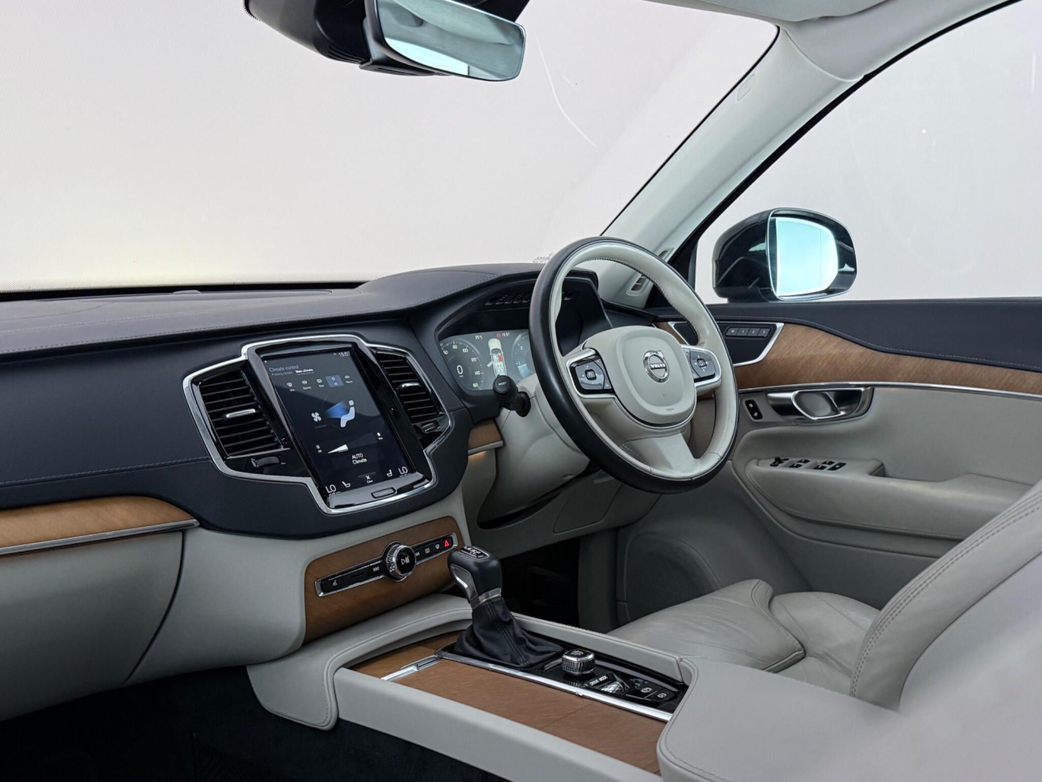 Volvo XC90 view 4