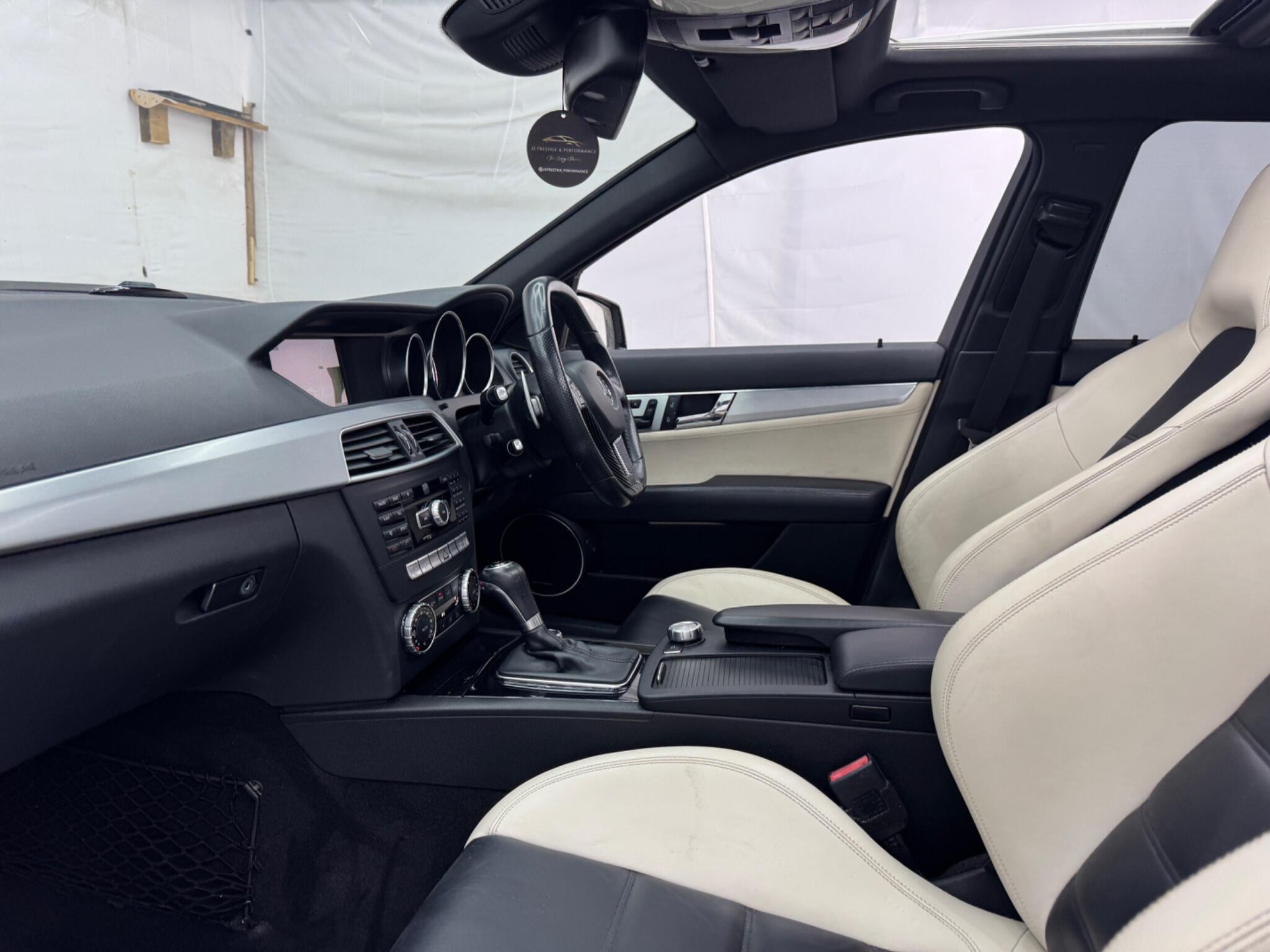 Mercedes-Benz C Class view 43