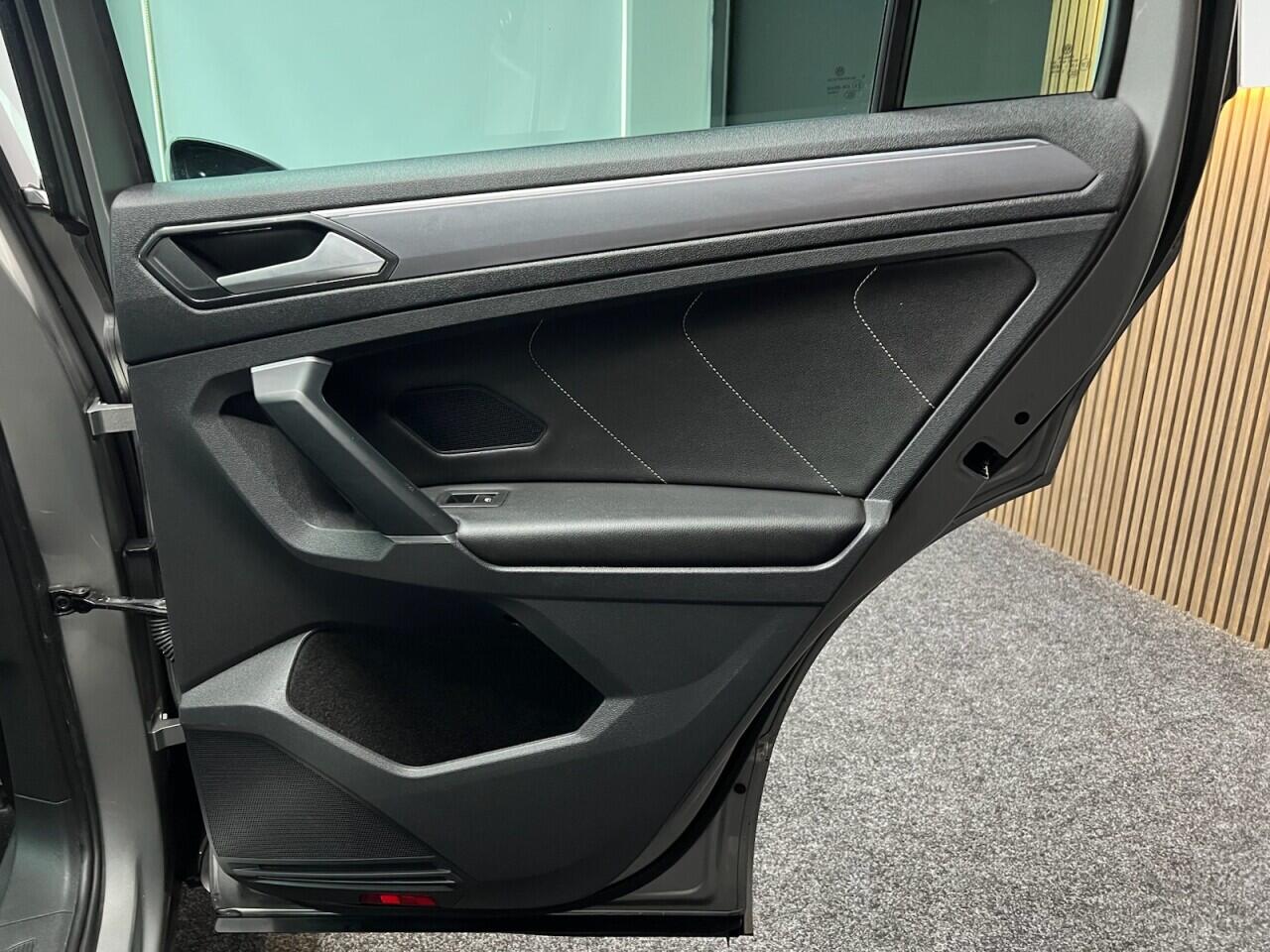 Volkswagen Tiguan view 40