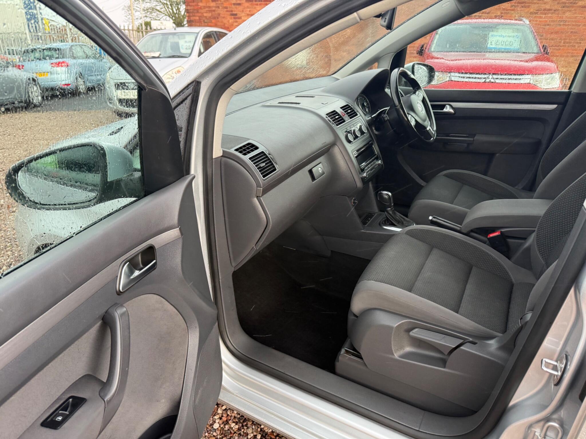 Volkswagen Touran view 25