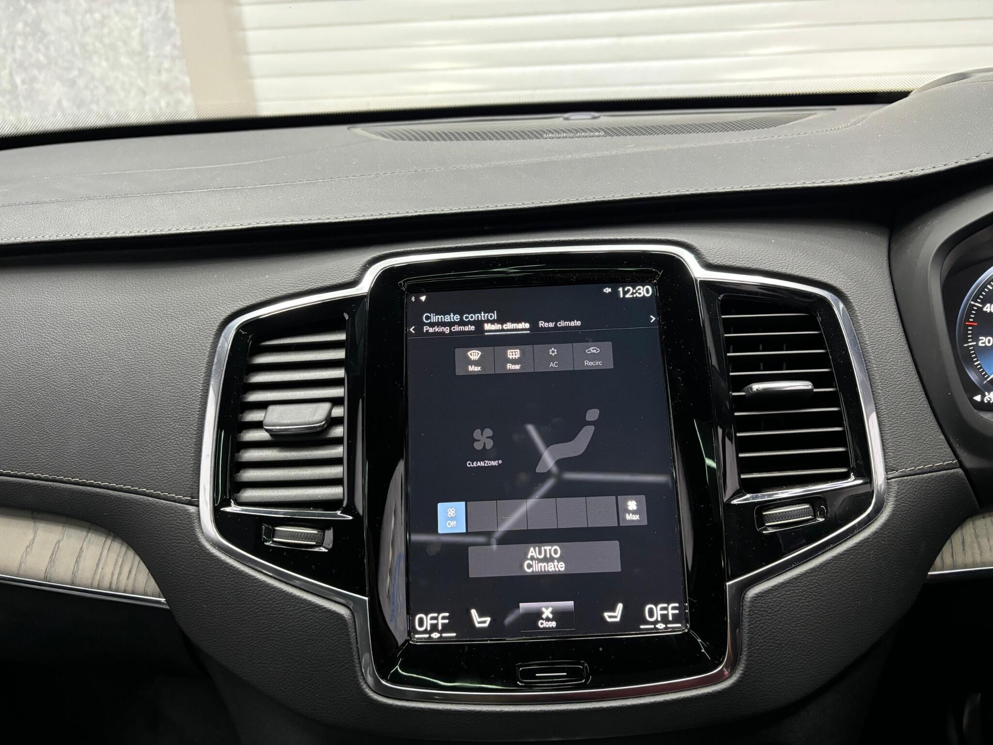 Volvo XC90 view 18