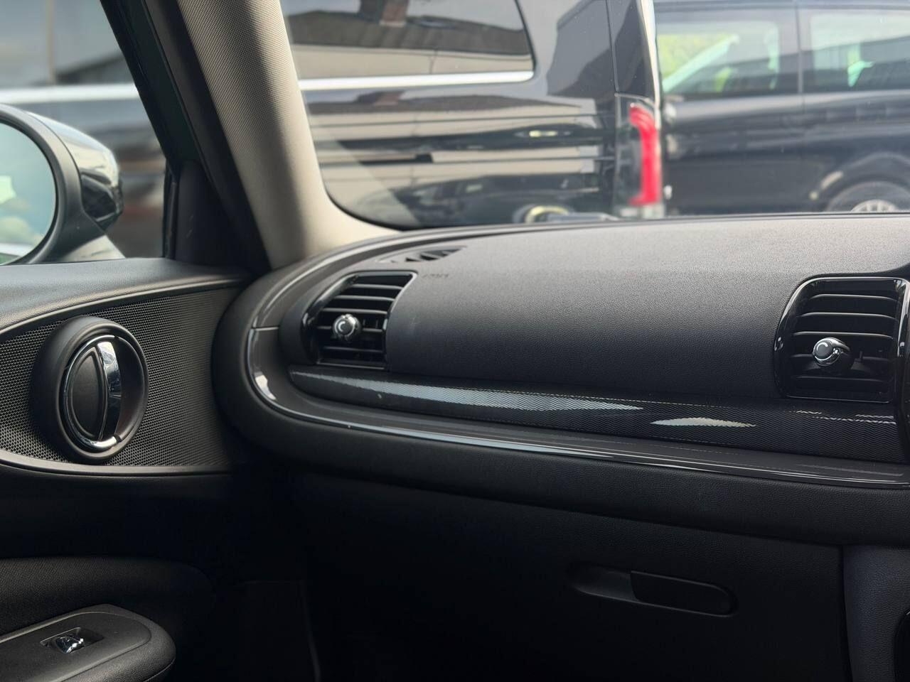 MINI Clubman view 21