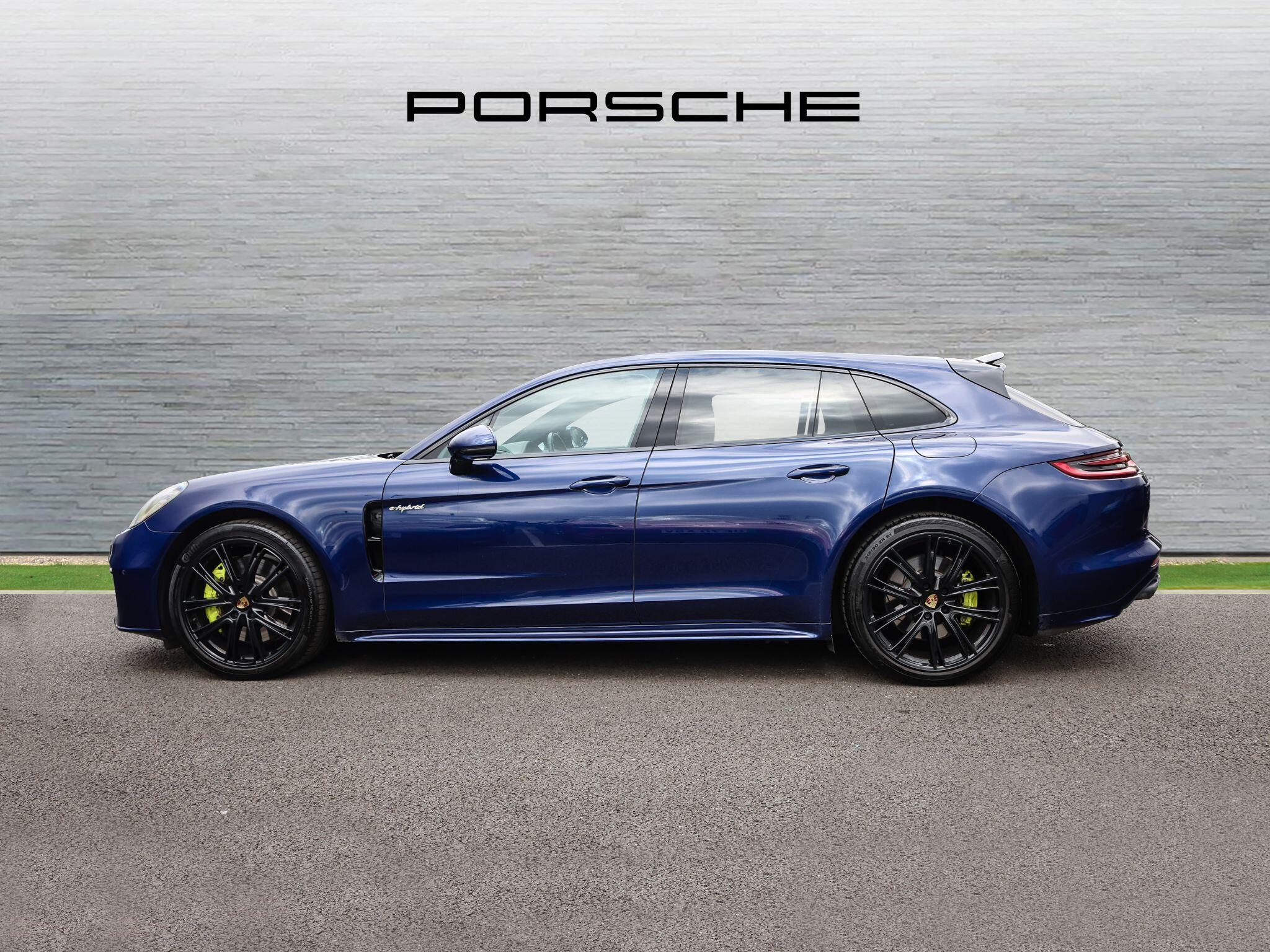 Porsche Panamera view 35