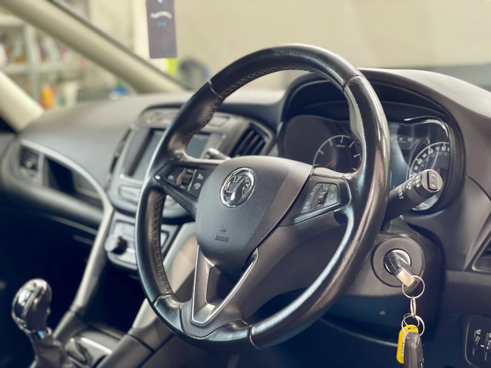 Vauxhall Zafira Tourer view 37