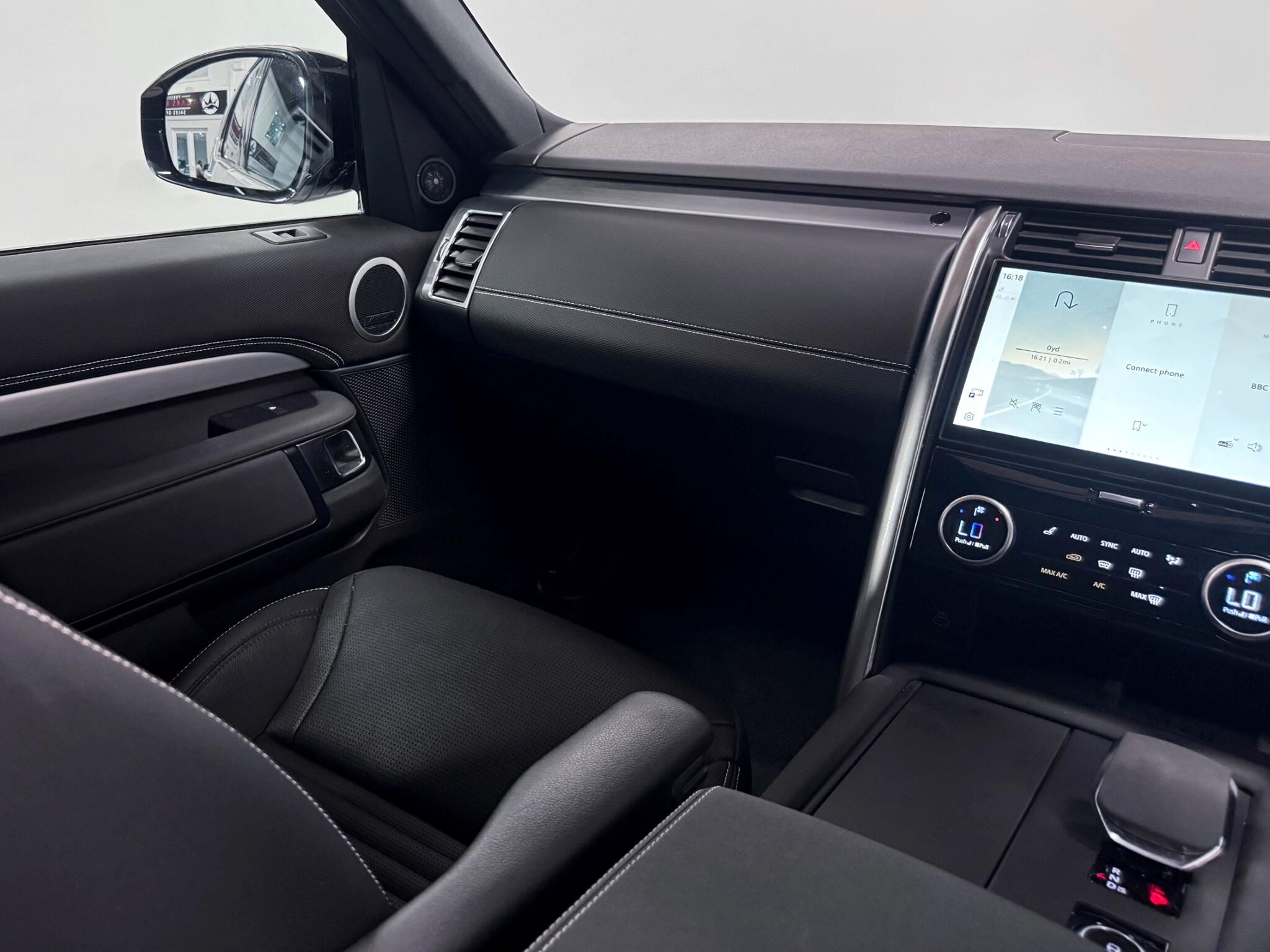 Land Rover Discovery view 18