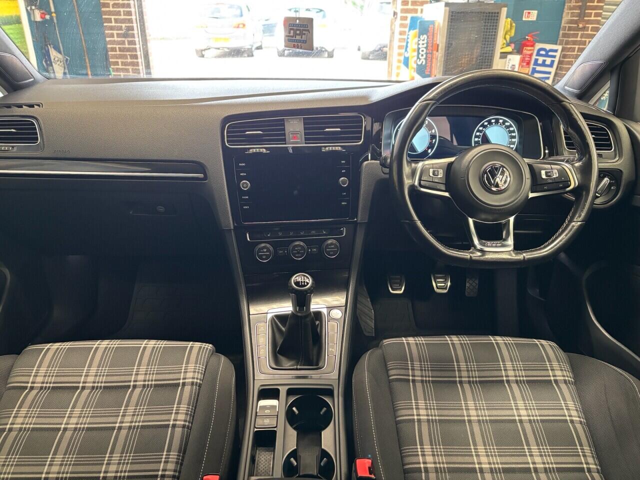 Volkswagen Golf view 16