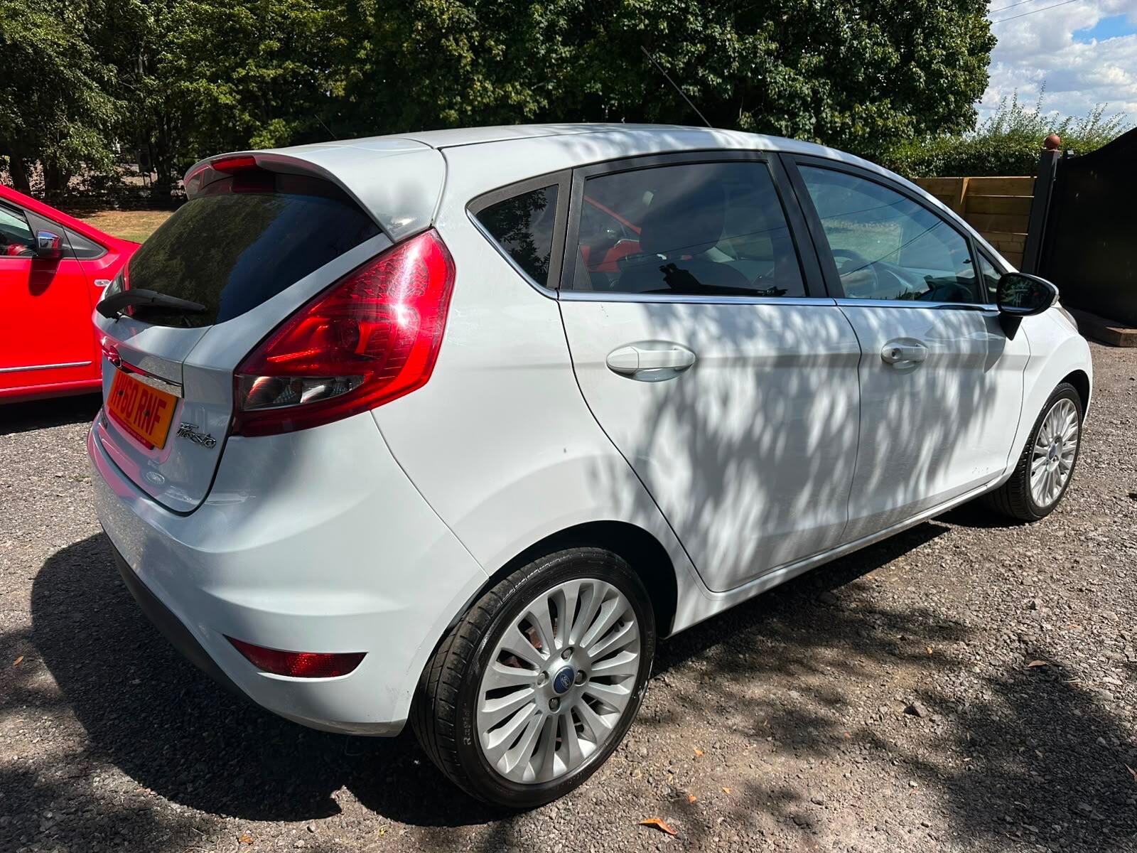 Ford Fiesta view 13