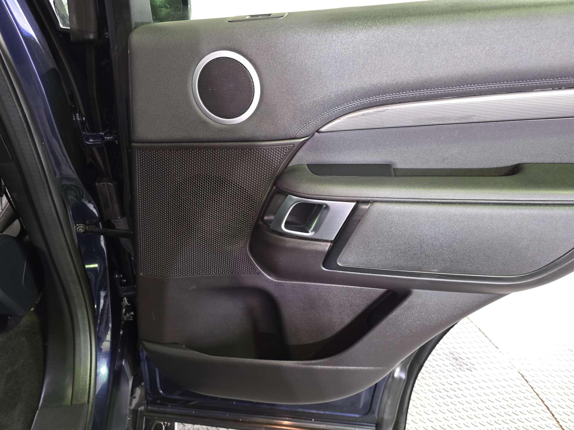 Land Rover Discovery view 66