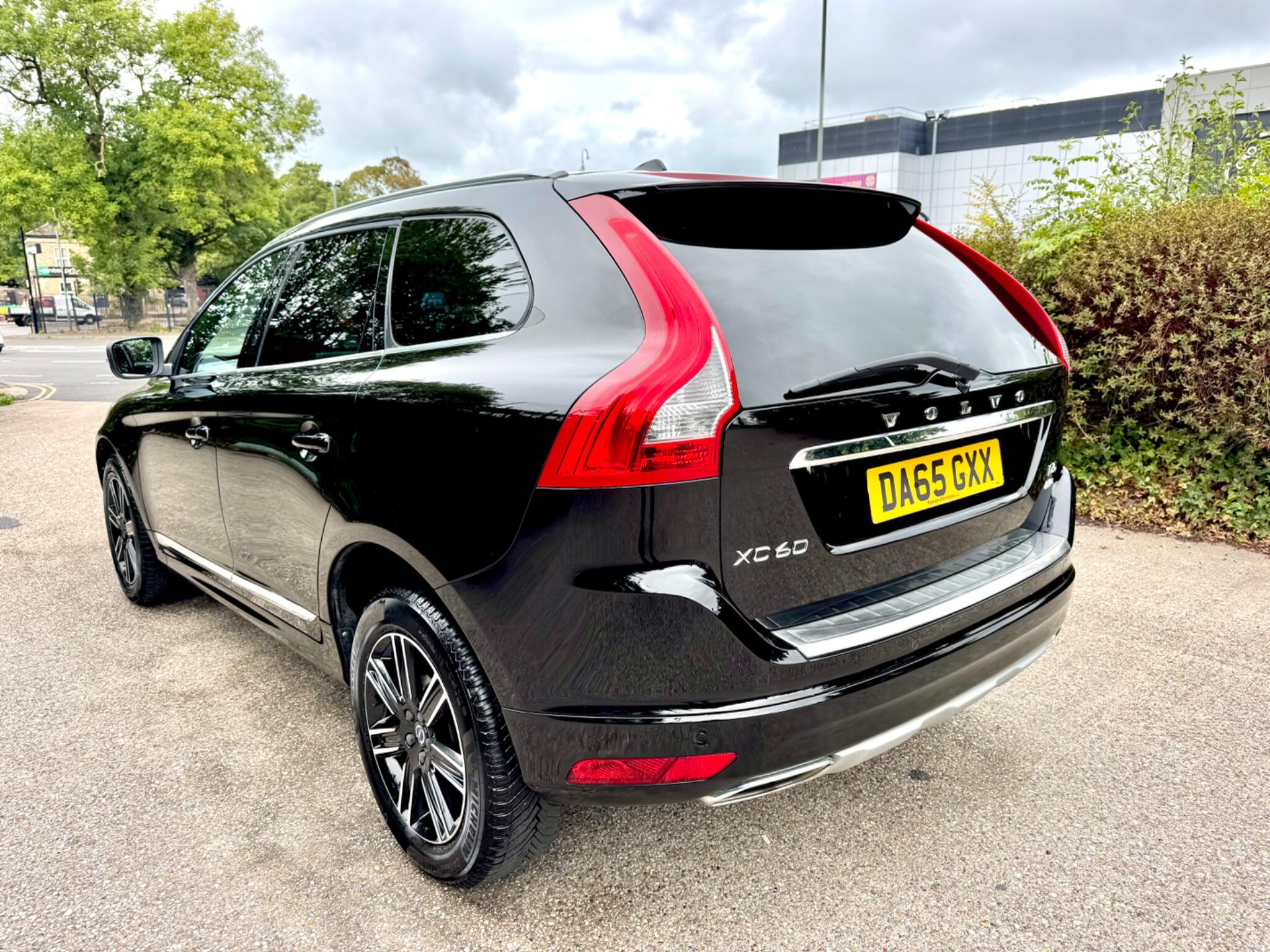 Volvo XC60 view 5