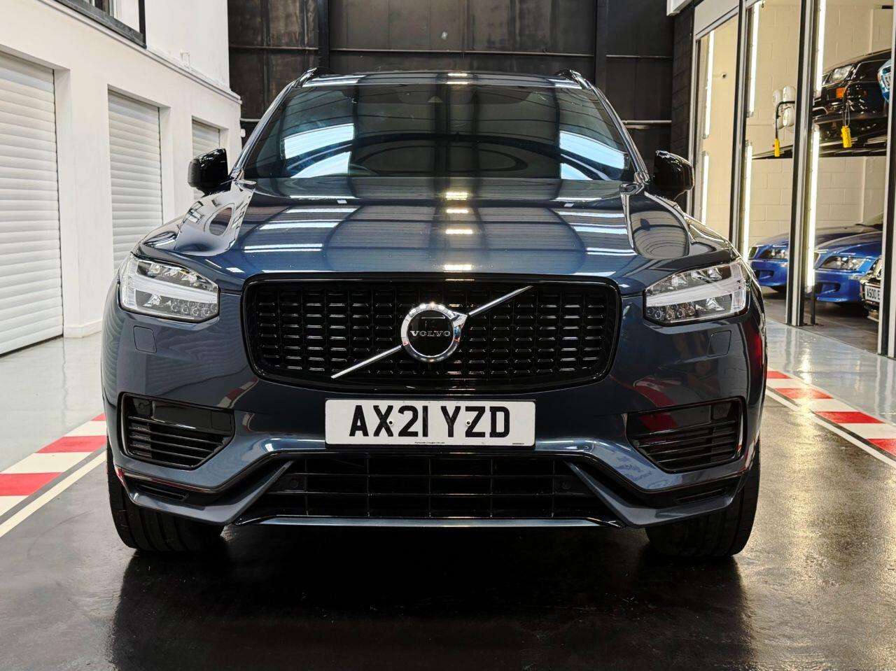 Volvo XC90 view 3