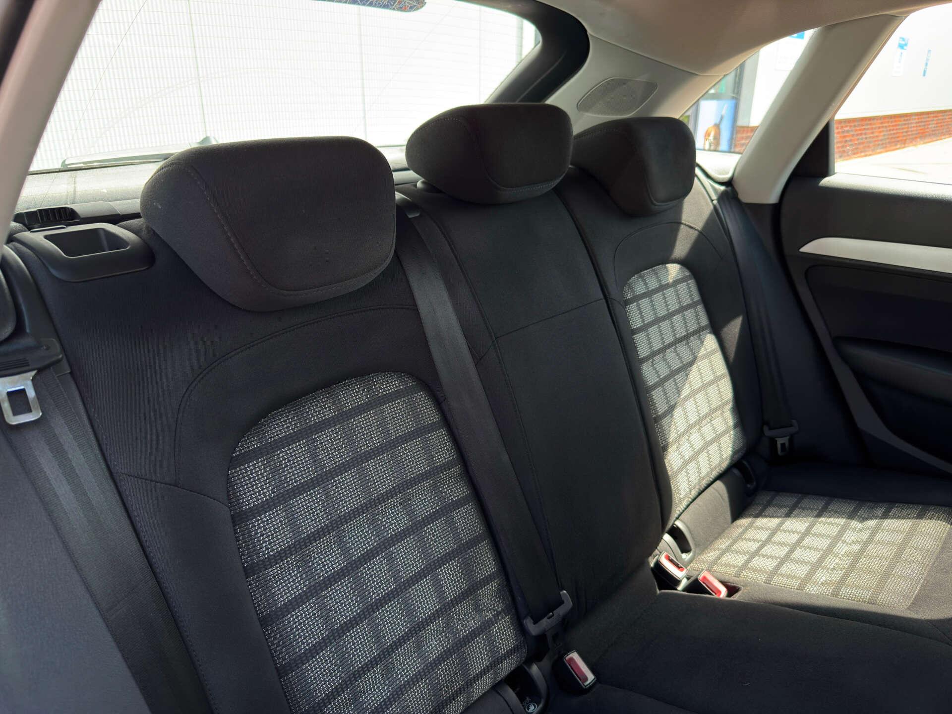 Audi Q3 view 15