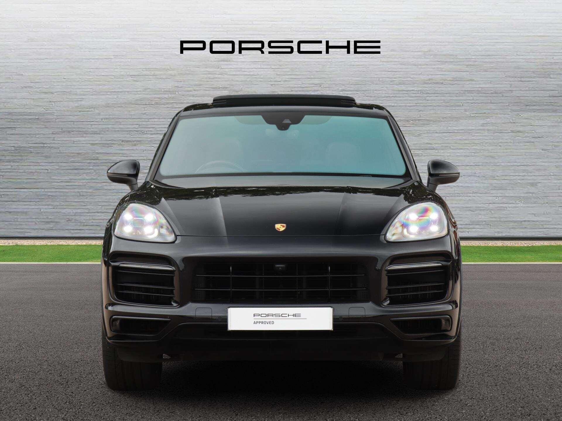 Porsche Cayenne view 8