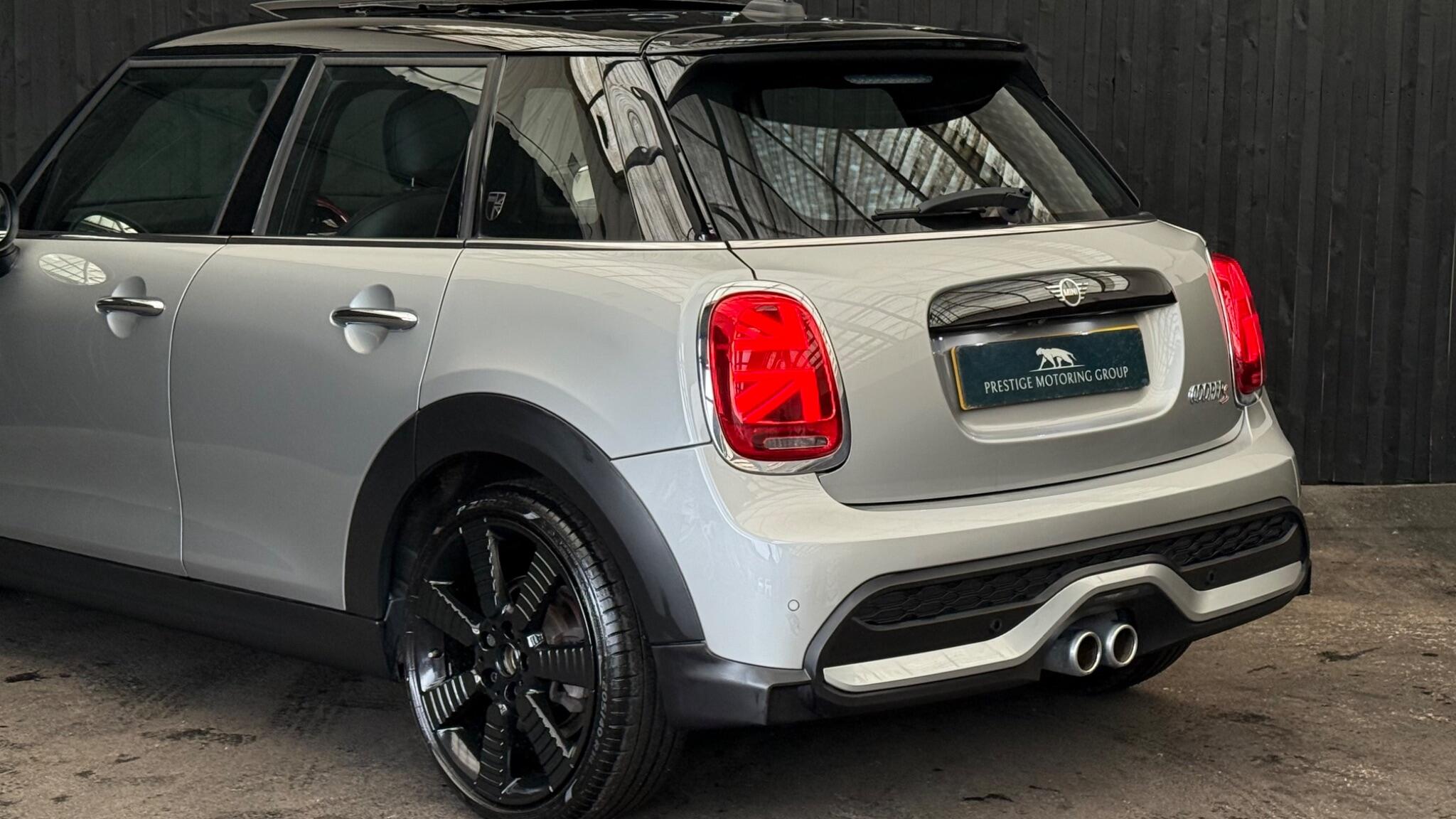 Mini Hatch view 27
