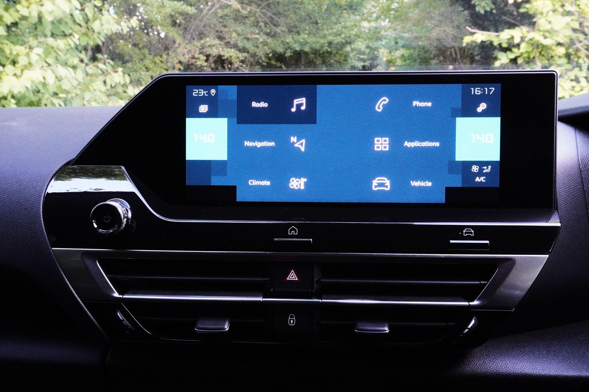 Citroen e-C4 view 26