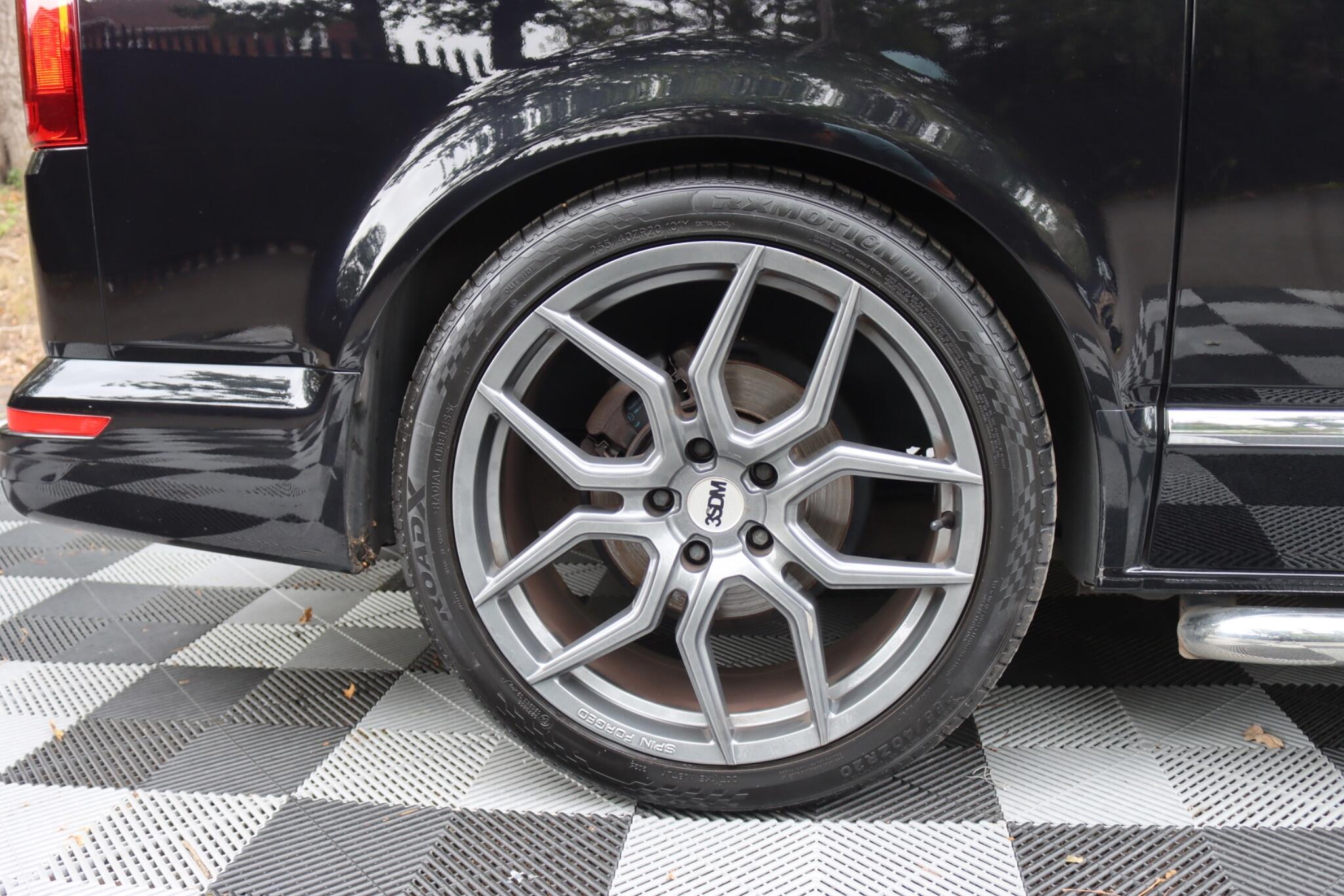 Volkswagen Caravelle view 26