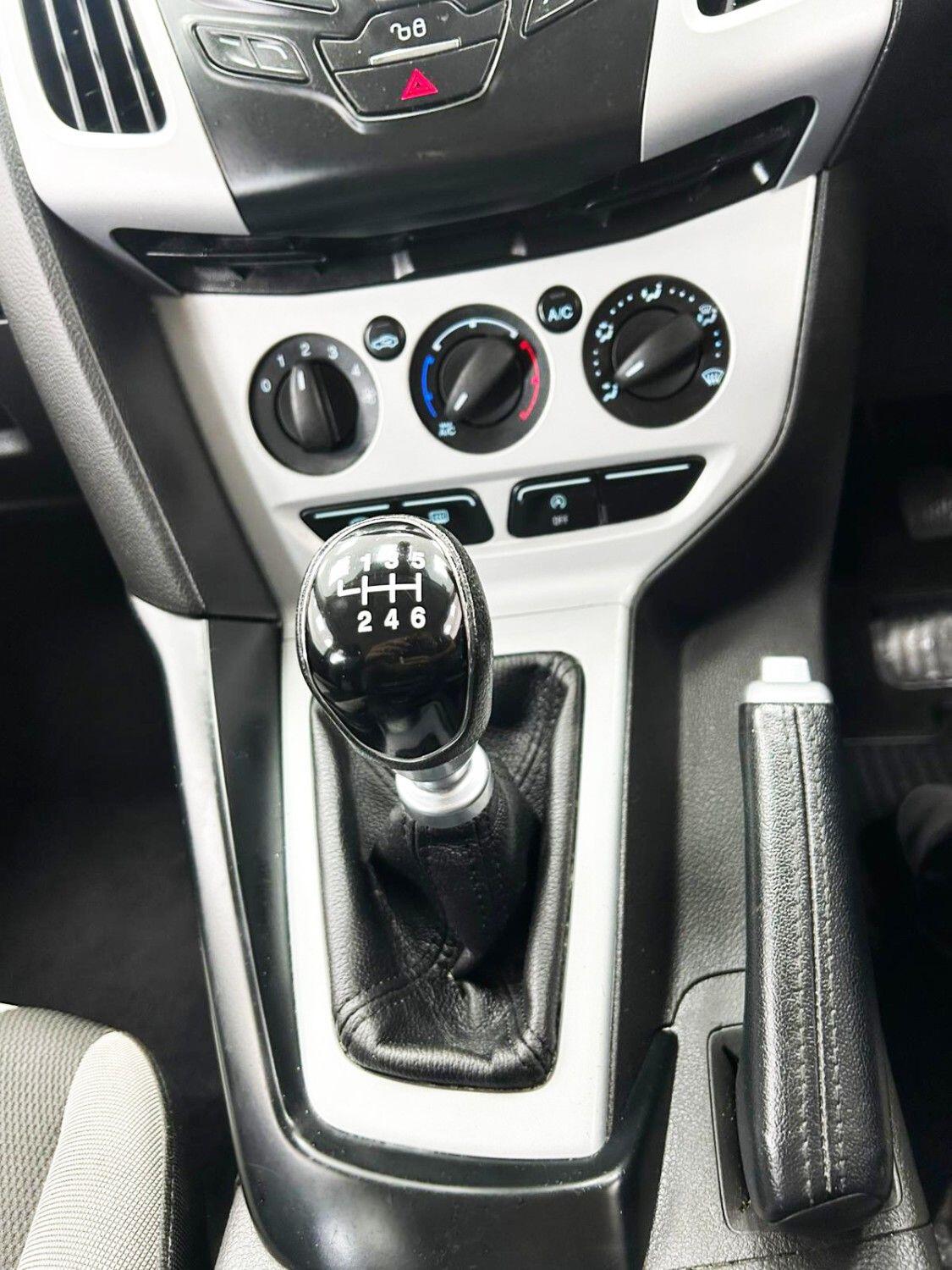 Ford Focus view 17