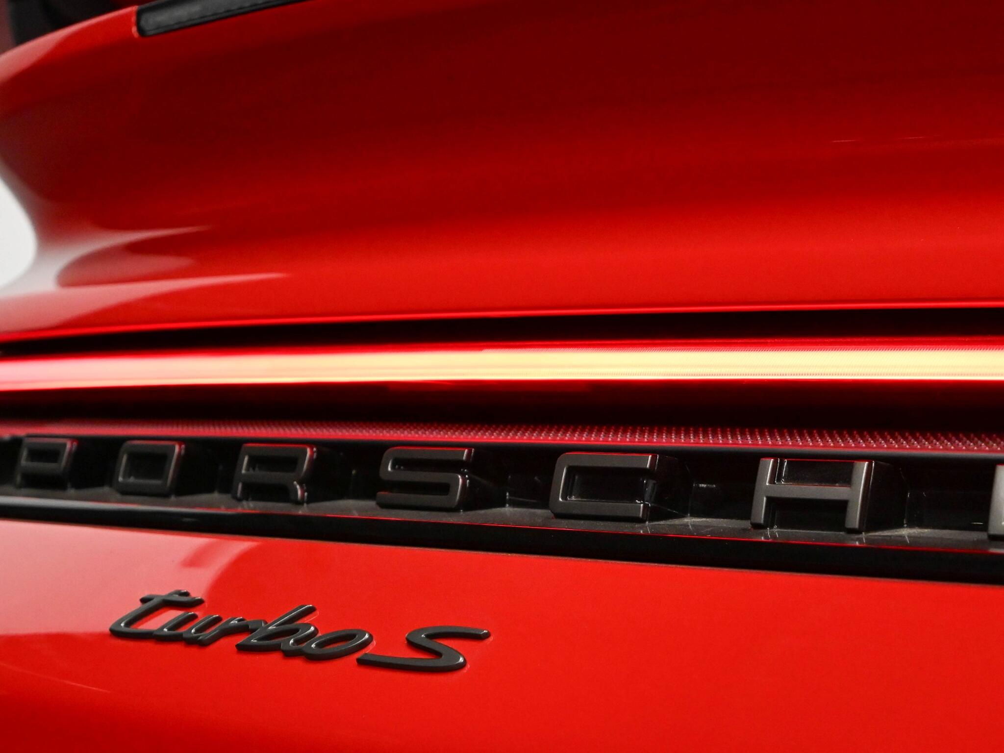 Porsche 911 view 29
