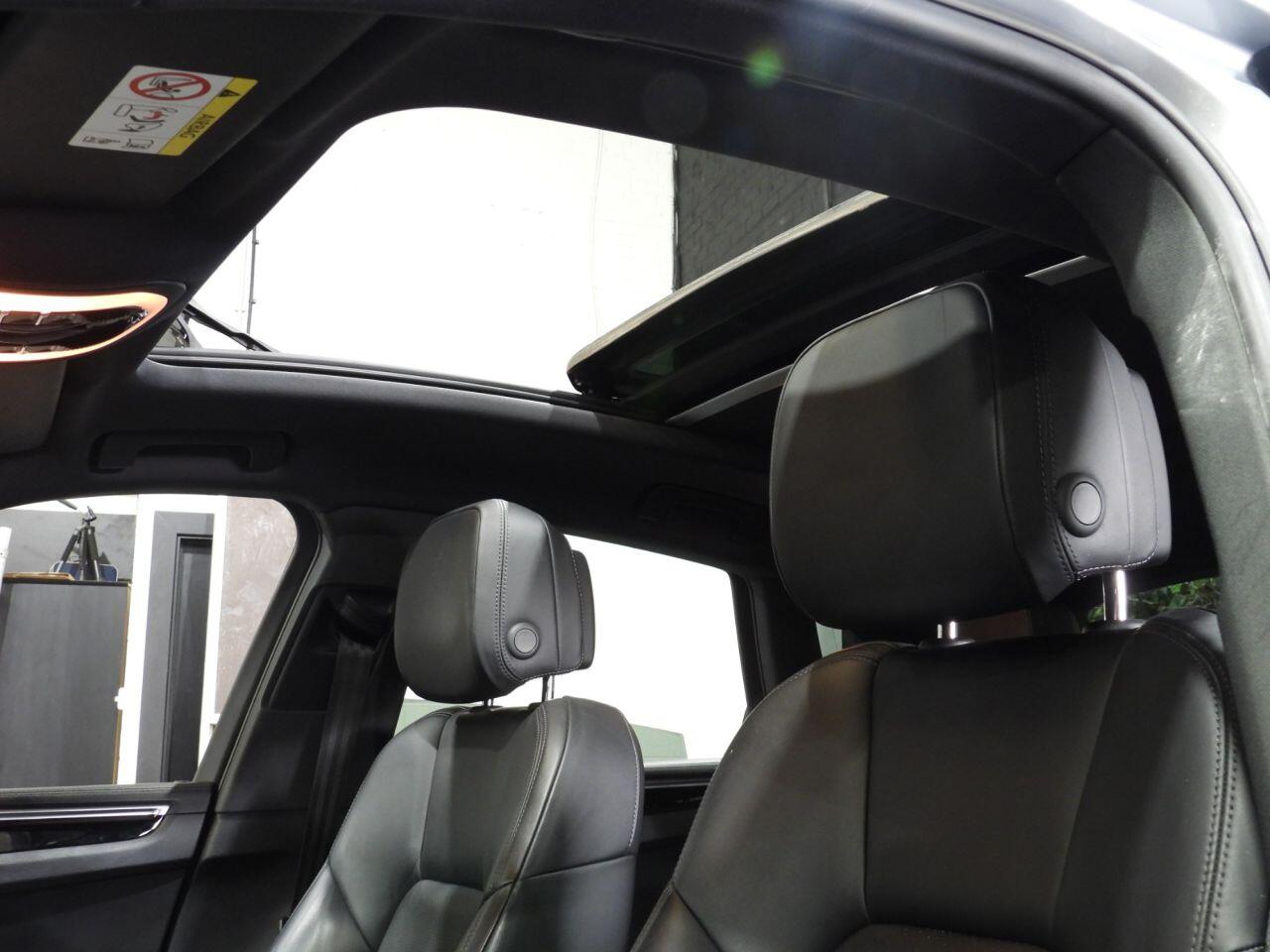 Porsche Macan view 20