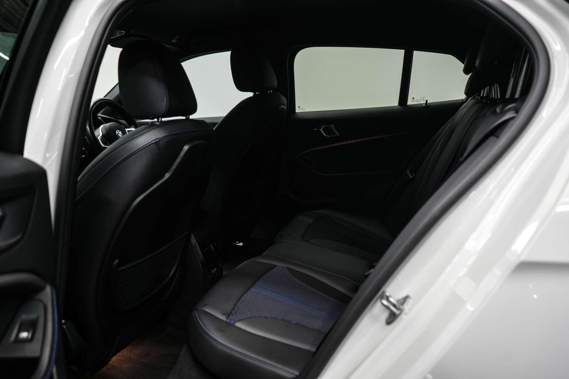 BMW 1 Series view 27